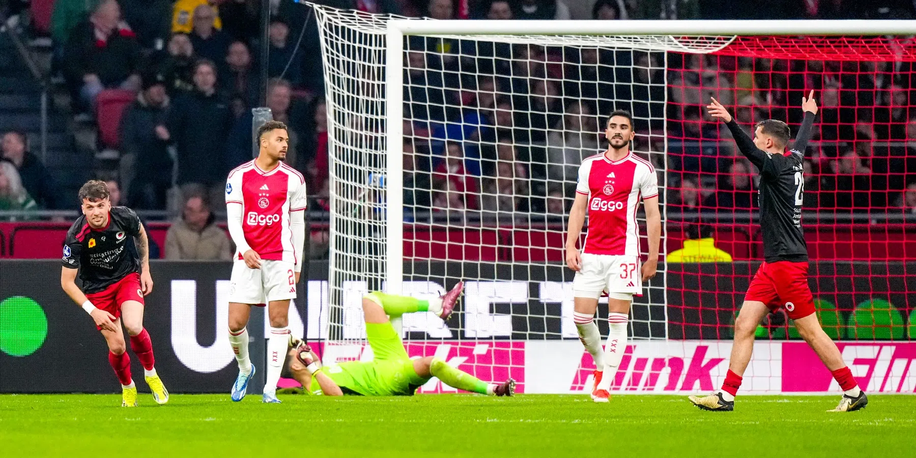 Inspiratieloos Ajax verliest thuis van Excelsior