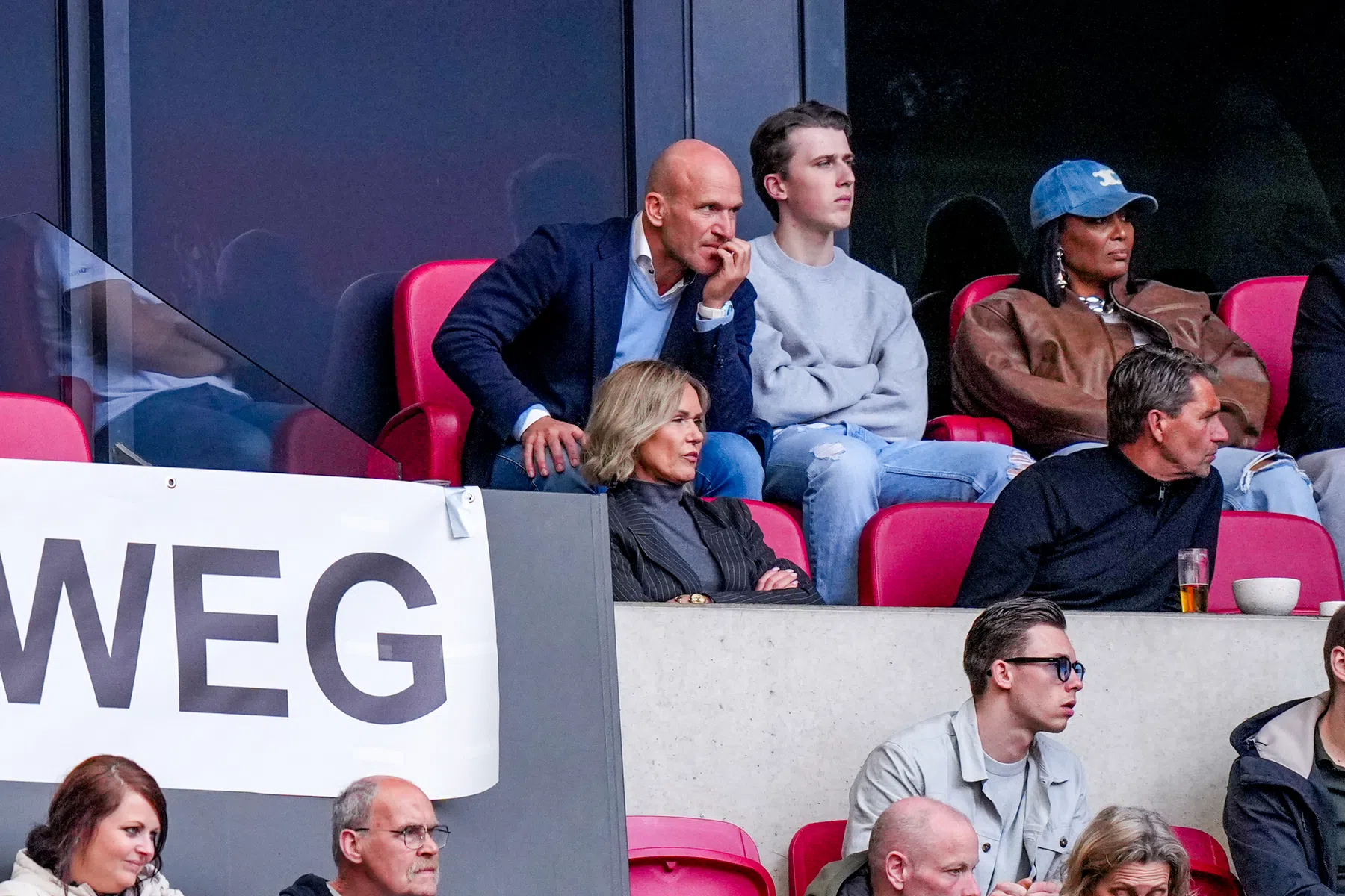 'Van Praag en andere RvC-leden van Ajax zullen spoedig gaan vertrekken uit ArenA'