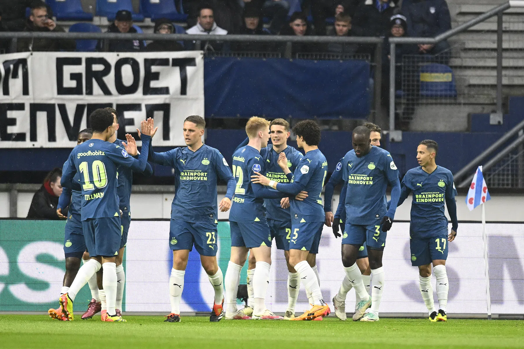 Ochtenkranten zijn eensgezind over 'galavoorstelling' van PSV in Heerenveen: