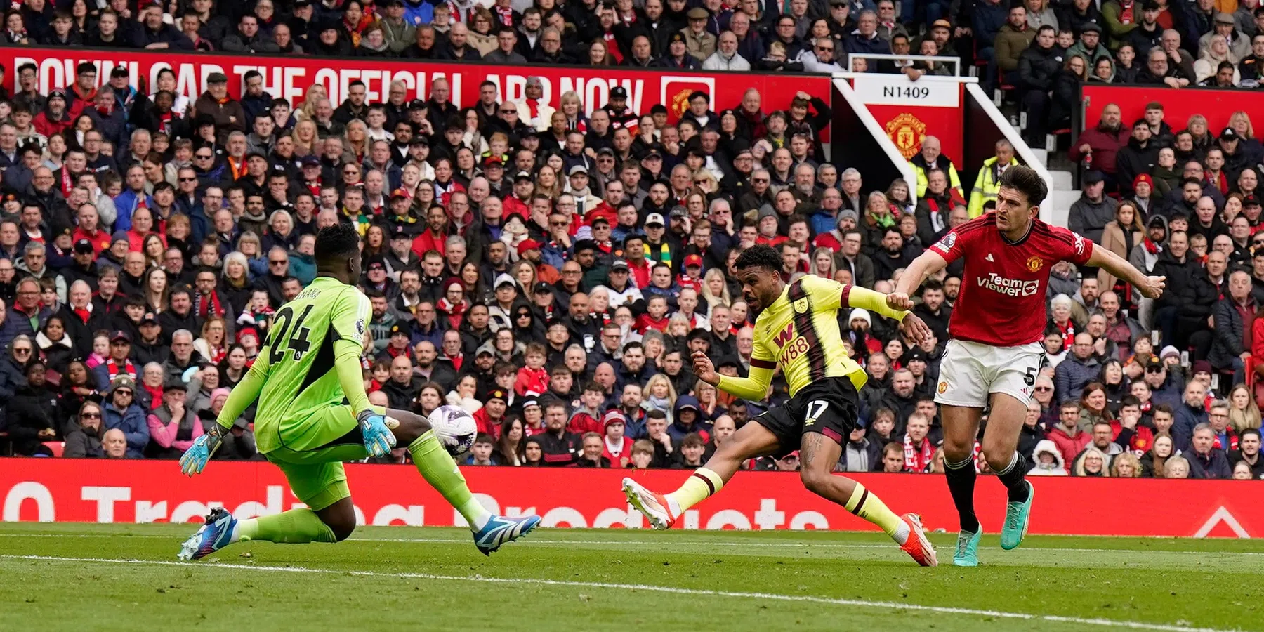 Domper voor Ten Hag: United speelt door fout van Onana gelijk tegen Burnley