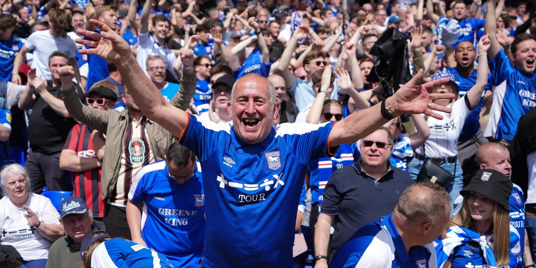 Ipswich verslaat Huddersfield en keert na 22 jaar terug in de Premier League