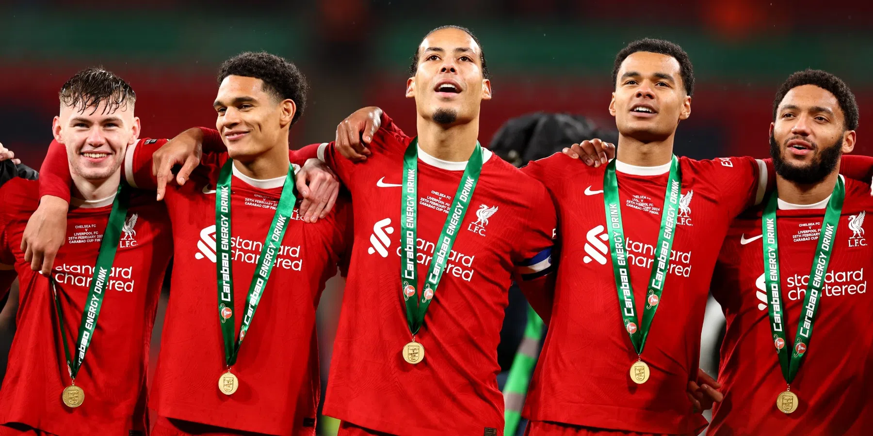 Dit leert Liverpool-talent Quansah tijdens wedstrijden van zijn captain Van Dijk