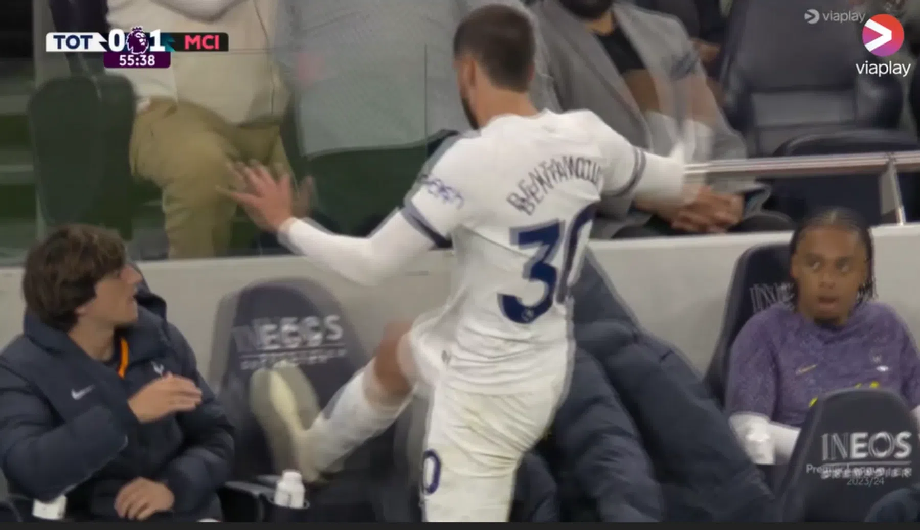 Rodrigo Bentacur liet zijn frustraties de loop na zijn wissel bij Tottenham Hotspu