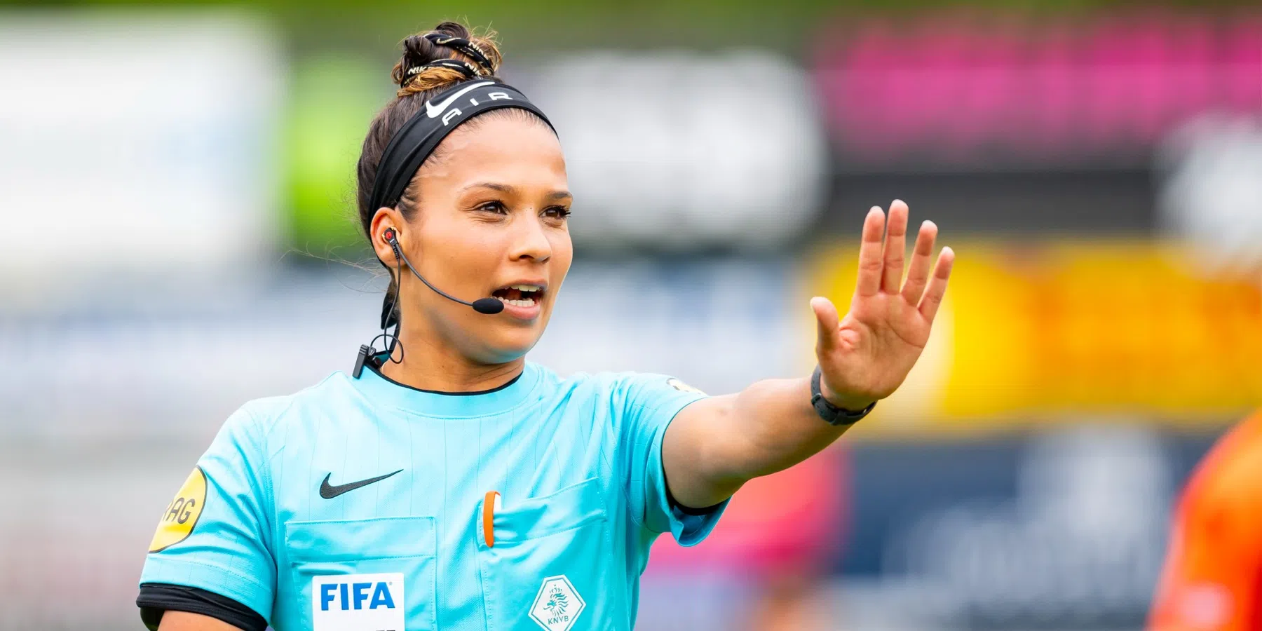 Shona Shukrula is door de KNVB aangesteld als arbiter in het NL betaalde voetbal