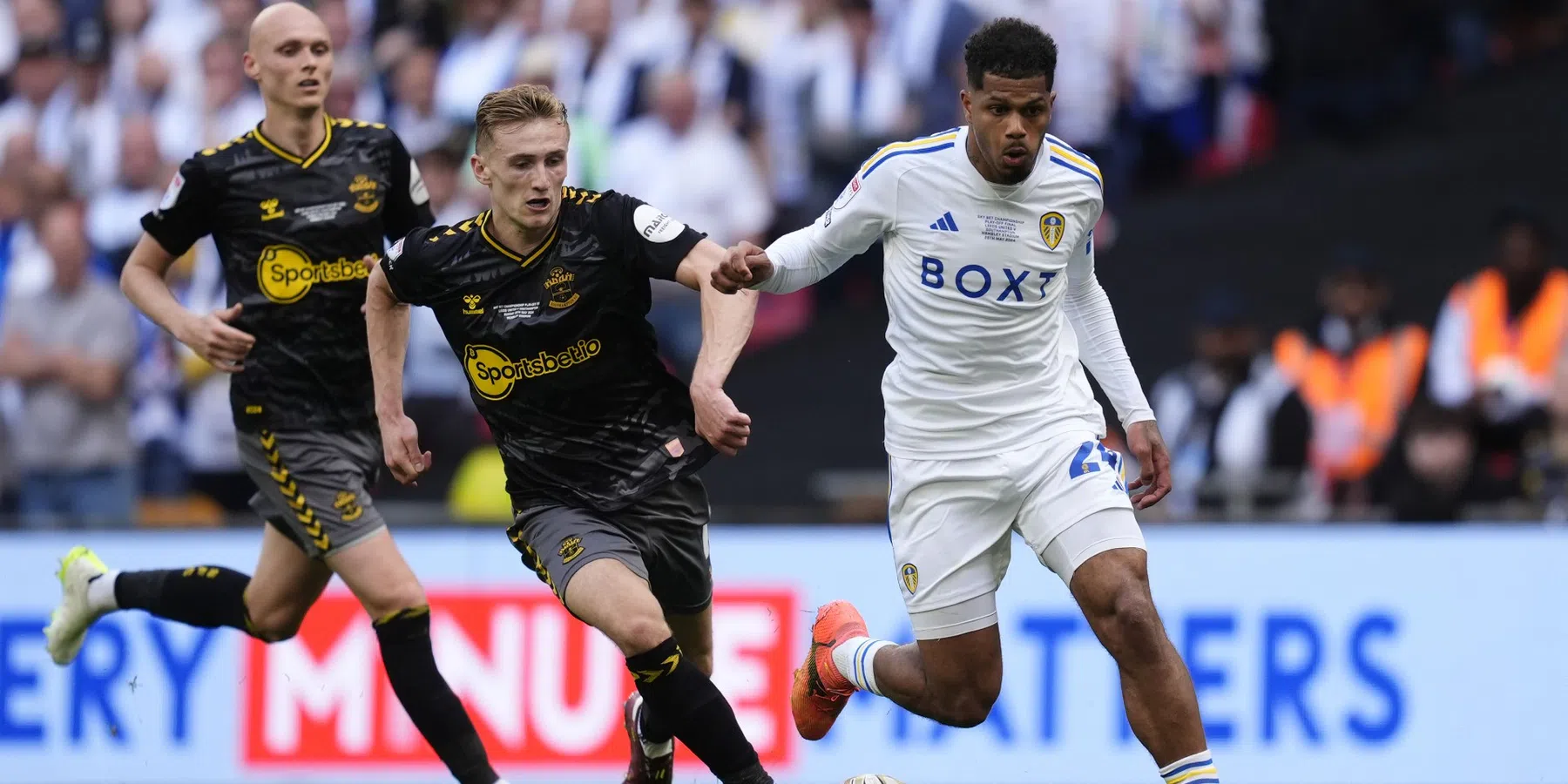 Southampton keert na jaar afwezigheid terug in de Premier League na zege op Leeds