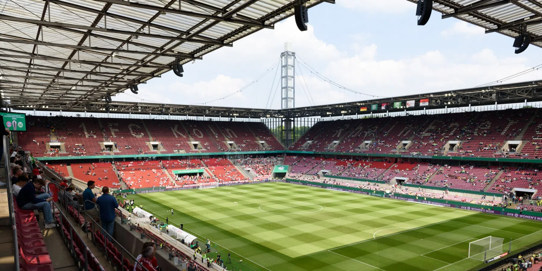 Deze EK-wedstrijden worden in het RheinEnergieStadion in Köln gespeeld