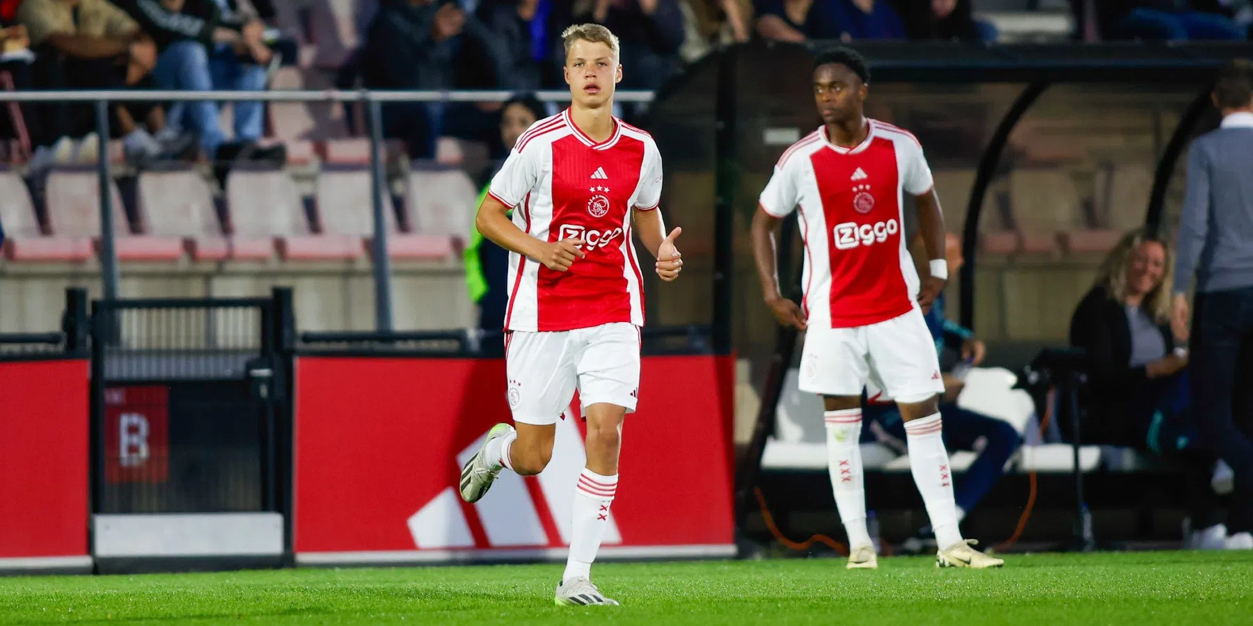 Wie is Sean Steur, het Ajax-talent dat op interesse van PSV kan rekenen?