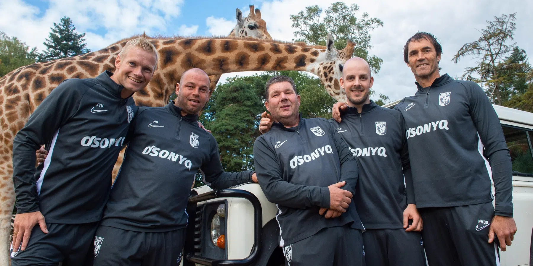 Vitesse en Burgers' Zoo hebben hun sponsorcontract met drie jaar verlengd