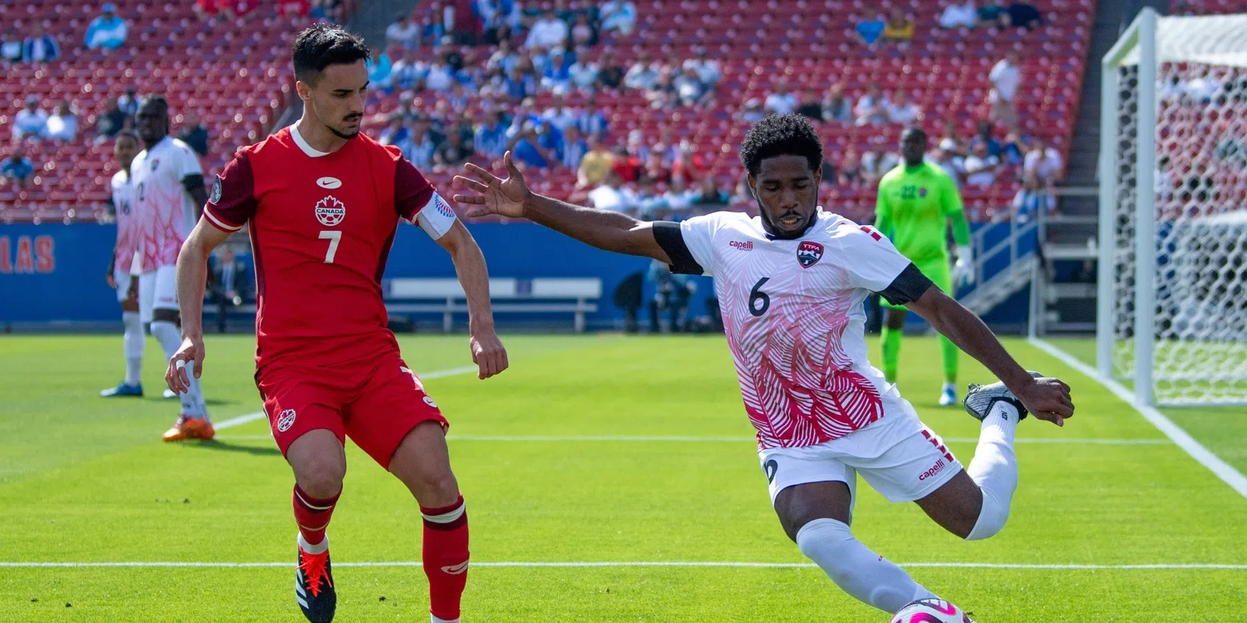 Stephen Eustáquio draagt een speciale aanvoerdersband namens Canada tegen Oranje