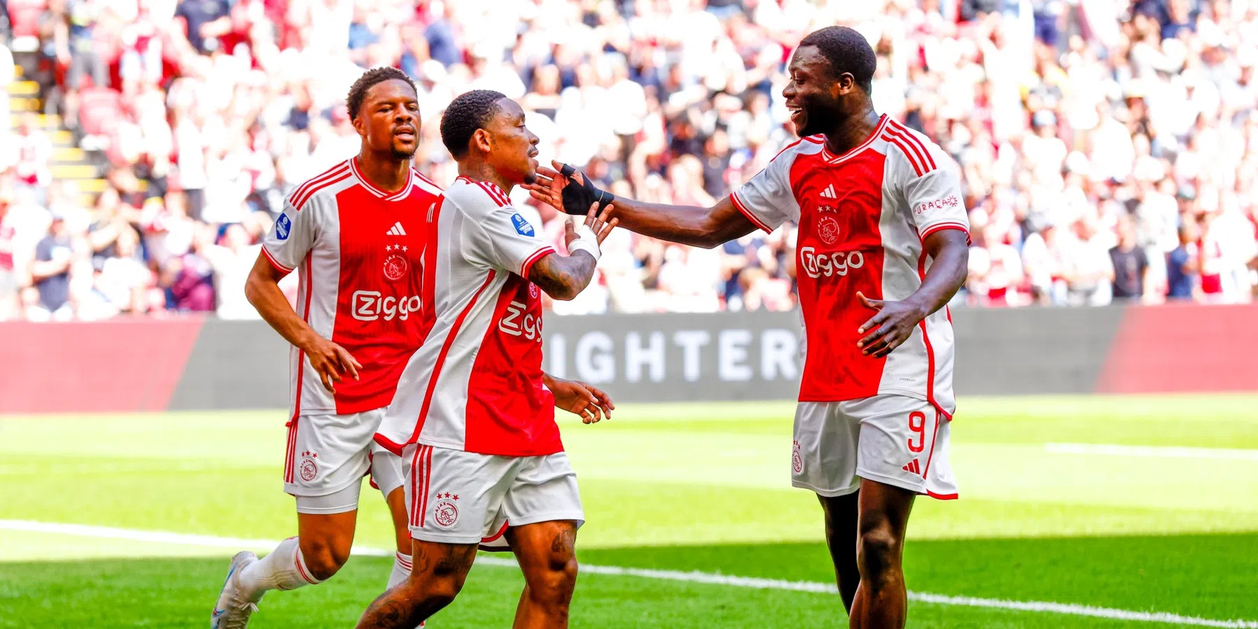 Brobbey hekelt Ajax-houding Van Basten: 'Ik zie hem hier nooit, serieus man...'