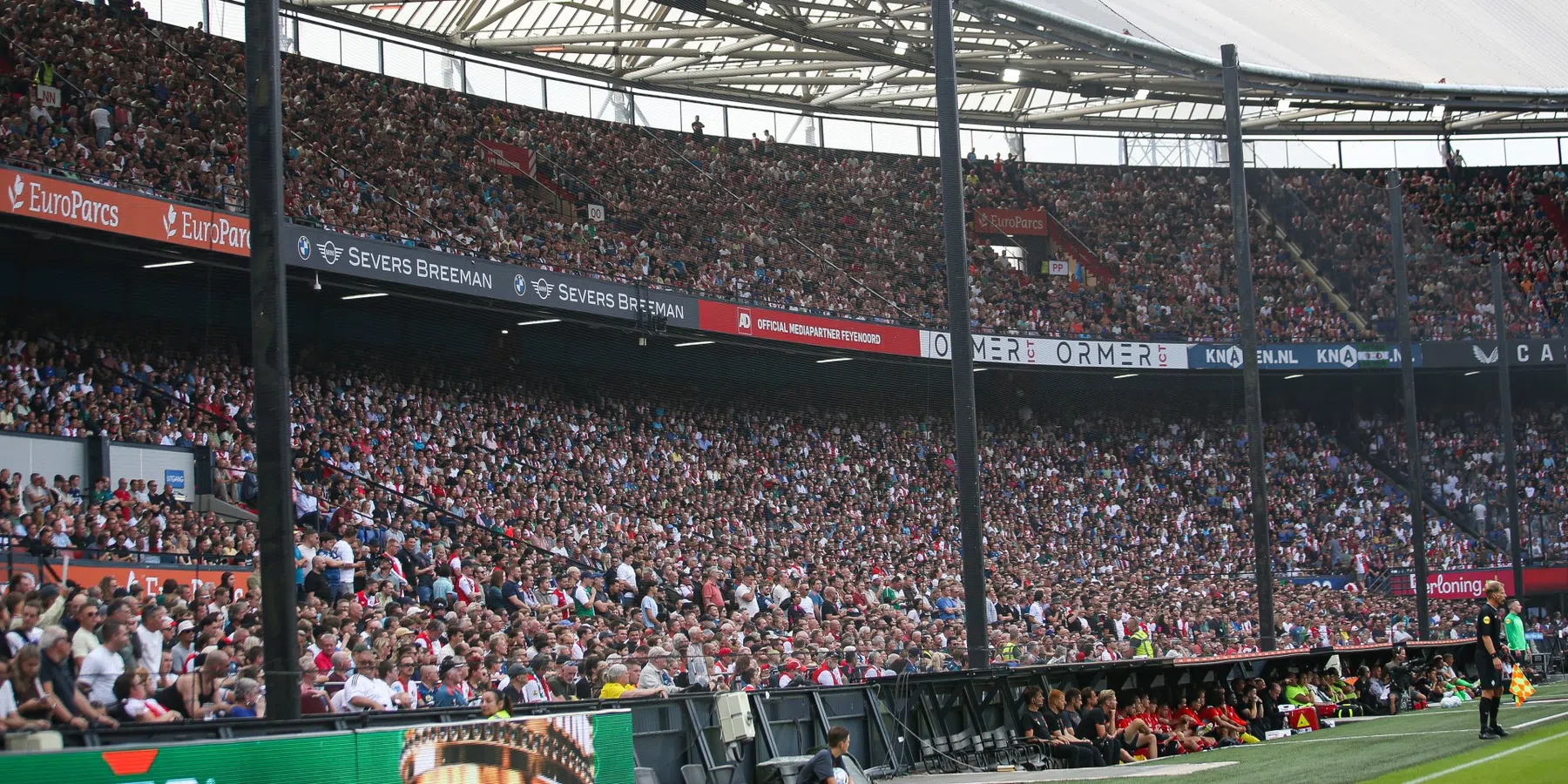 Feyenoord verwijdert palen en netten uit De Kuip