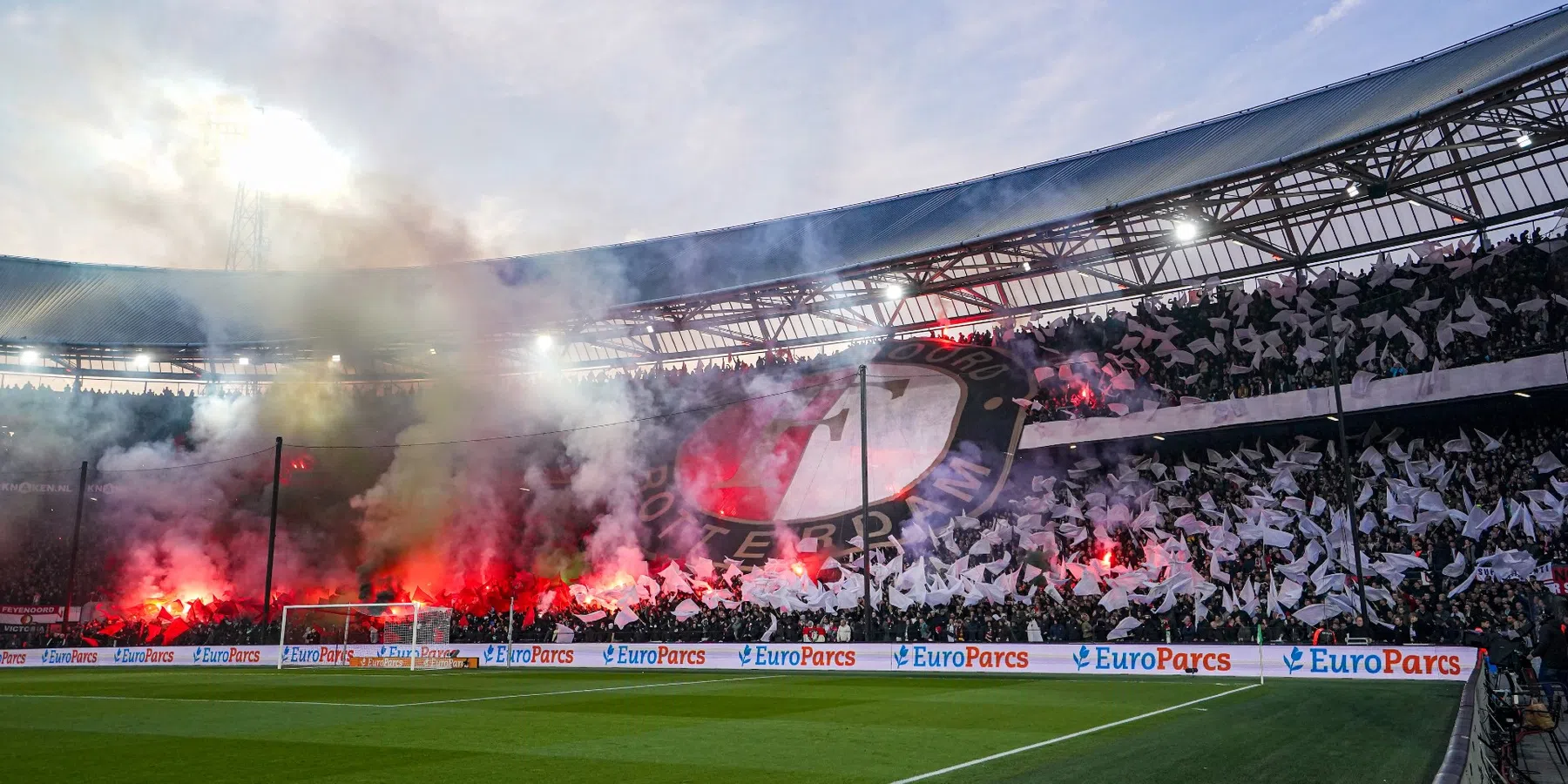 Feyenoord presenteert derde zomeraanwinst en legt middenvelder voor vier jaar vast