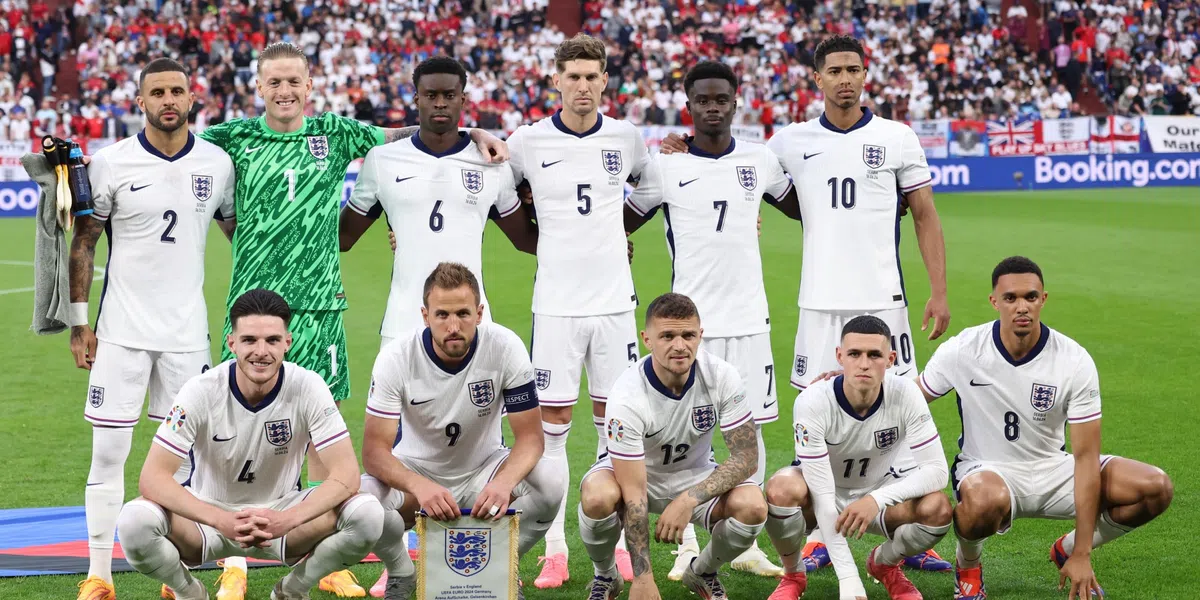 Dit schrijven de Engelse tabloids over de nipte EK-zege op Servië