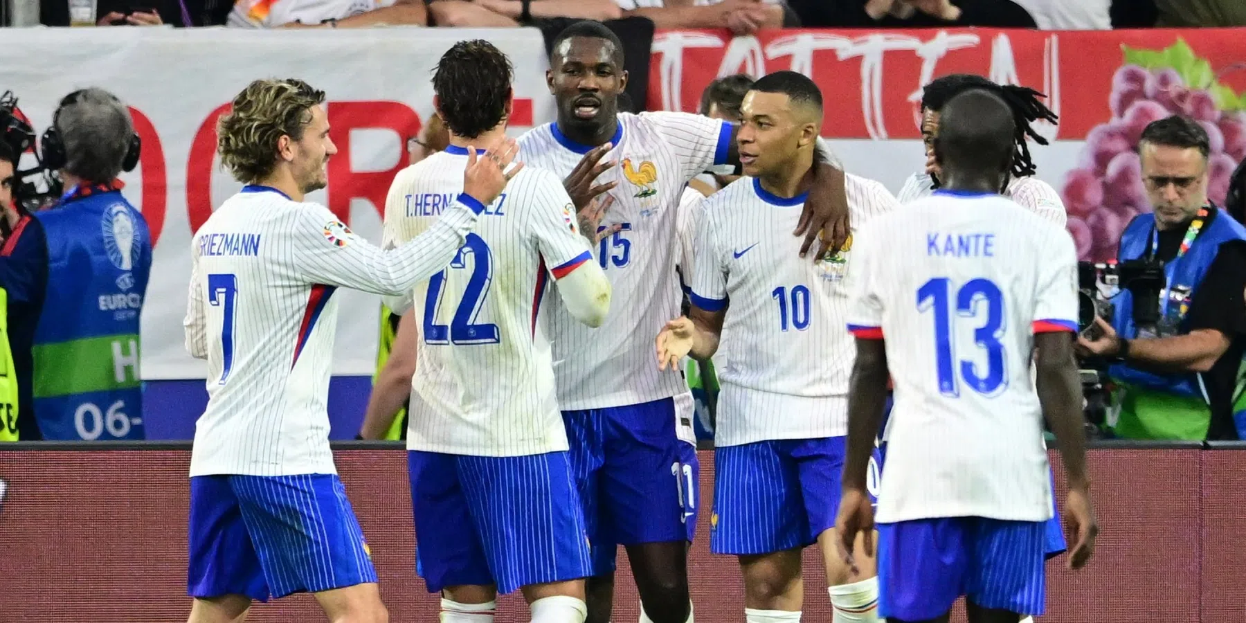 Frankrijk zegeviert in duel der Oranje-opponenten, eigen goal Wöber beslissend