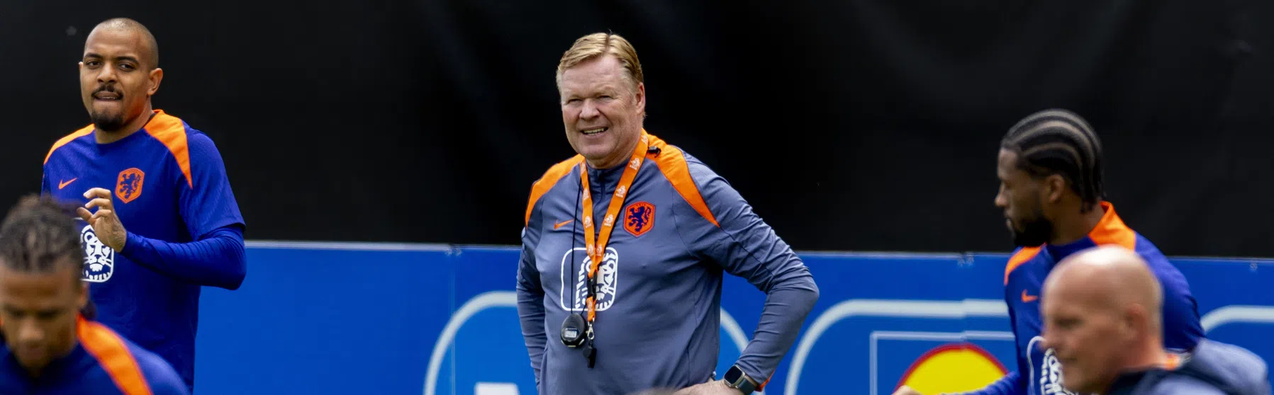 Nederlands elftal traint compleet voor Nederland - Frankrijk