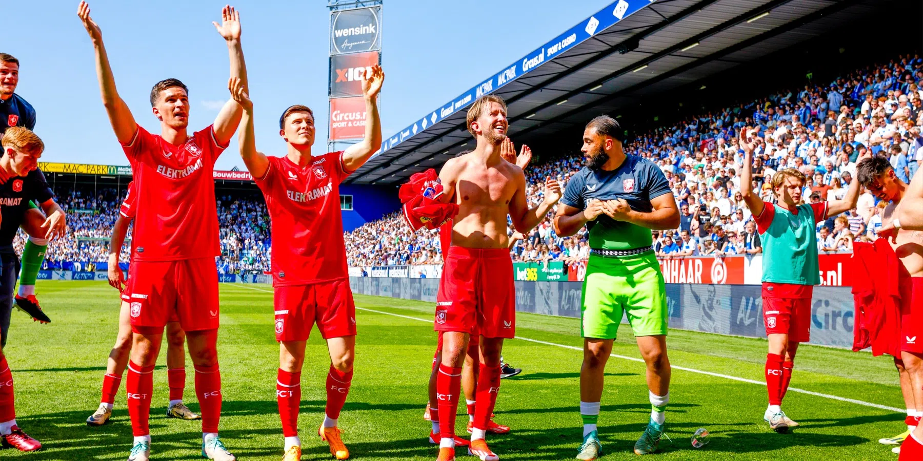 Spelers FC Twente schieten gewonden te hulp na mislukte sfeeractie