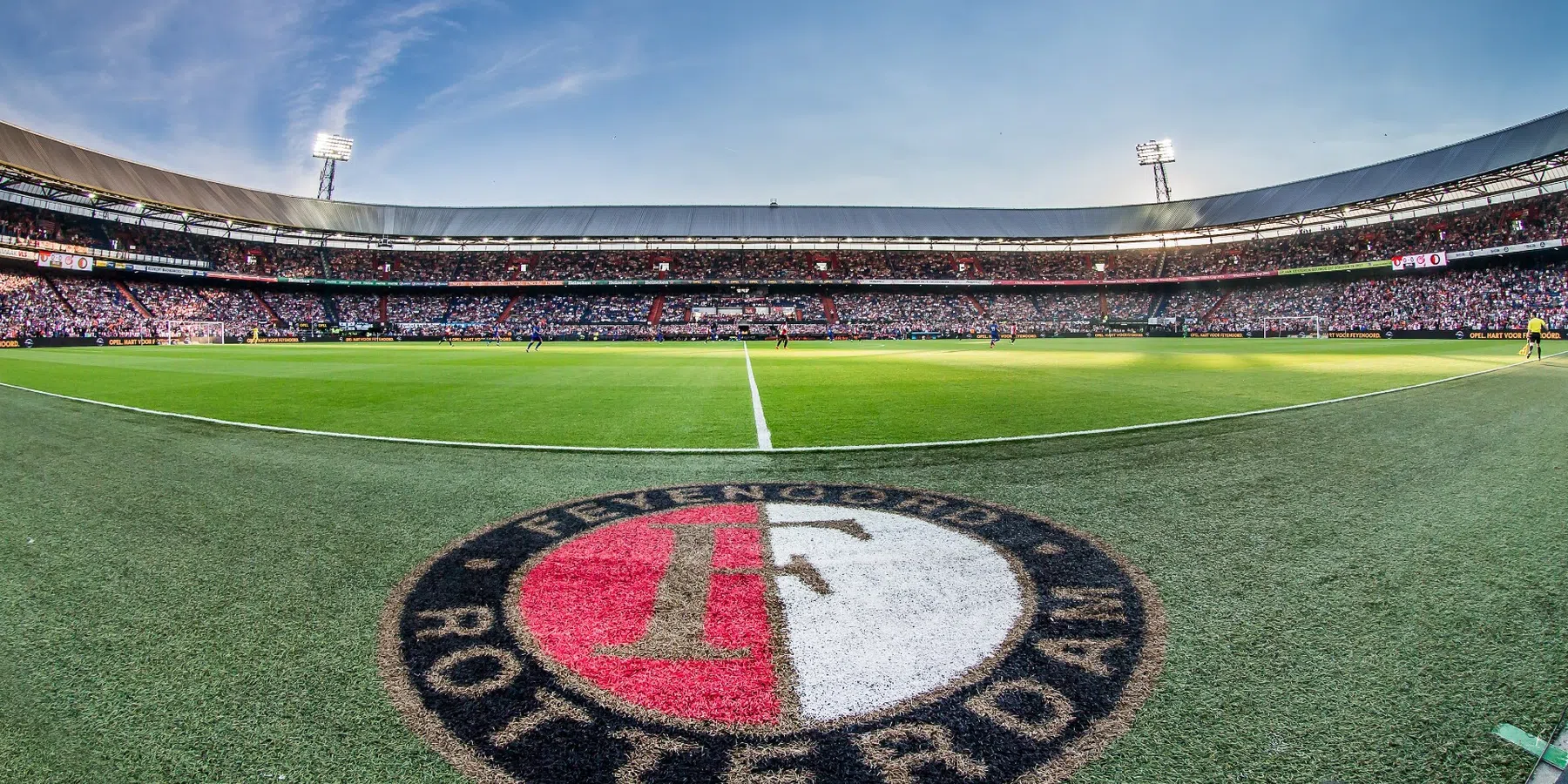Feyenoord legt zoon van voormalig clublegende vast tot zeker 2026