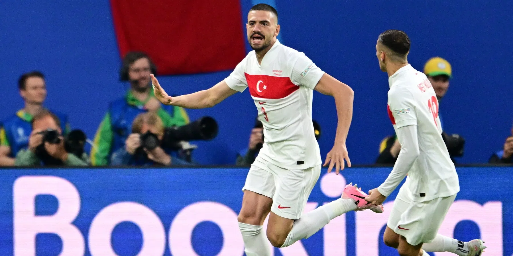 'UEFA grijpt hard in: Turkse verdediger geschorst in de kwartfinale tegen Oranje'