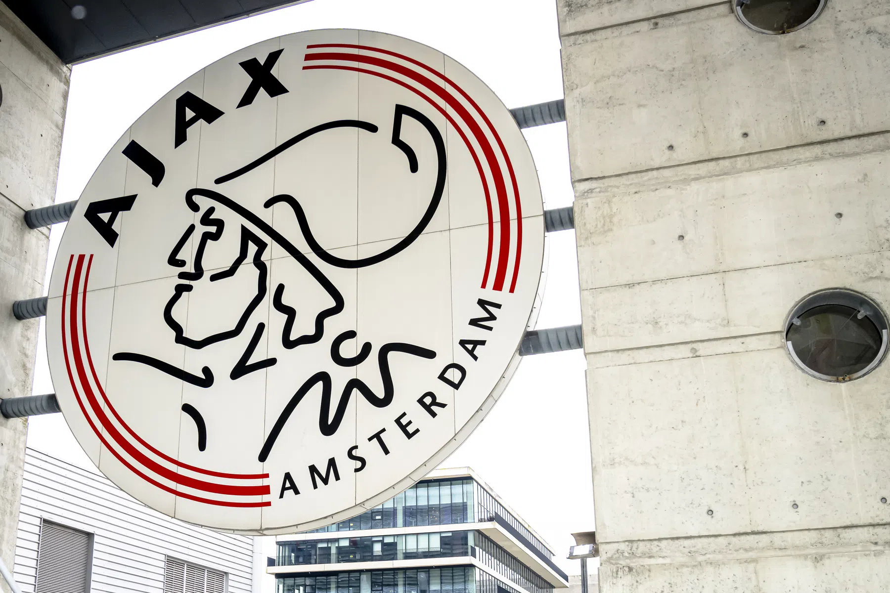 Volgens De Telegraaf is de financiële situatie van Ajax veel erger dan gedacht