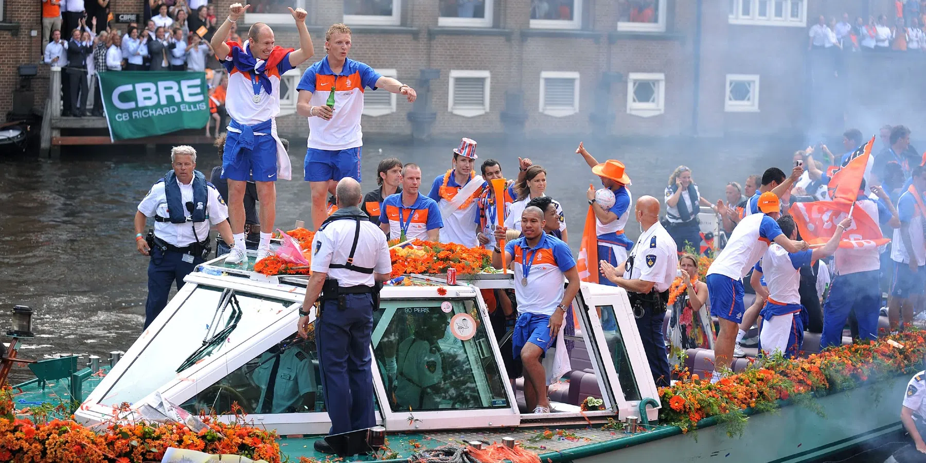 Volgens De Telegraaf wordt Oranje gehuldigd als ze de EK-finale halen