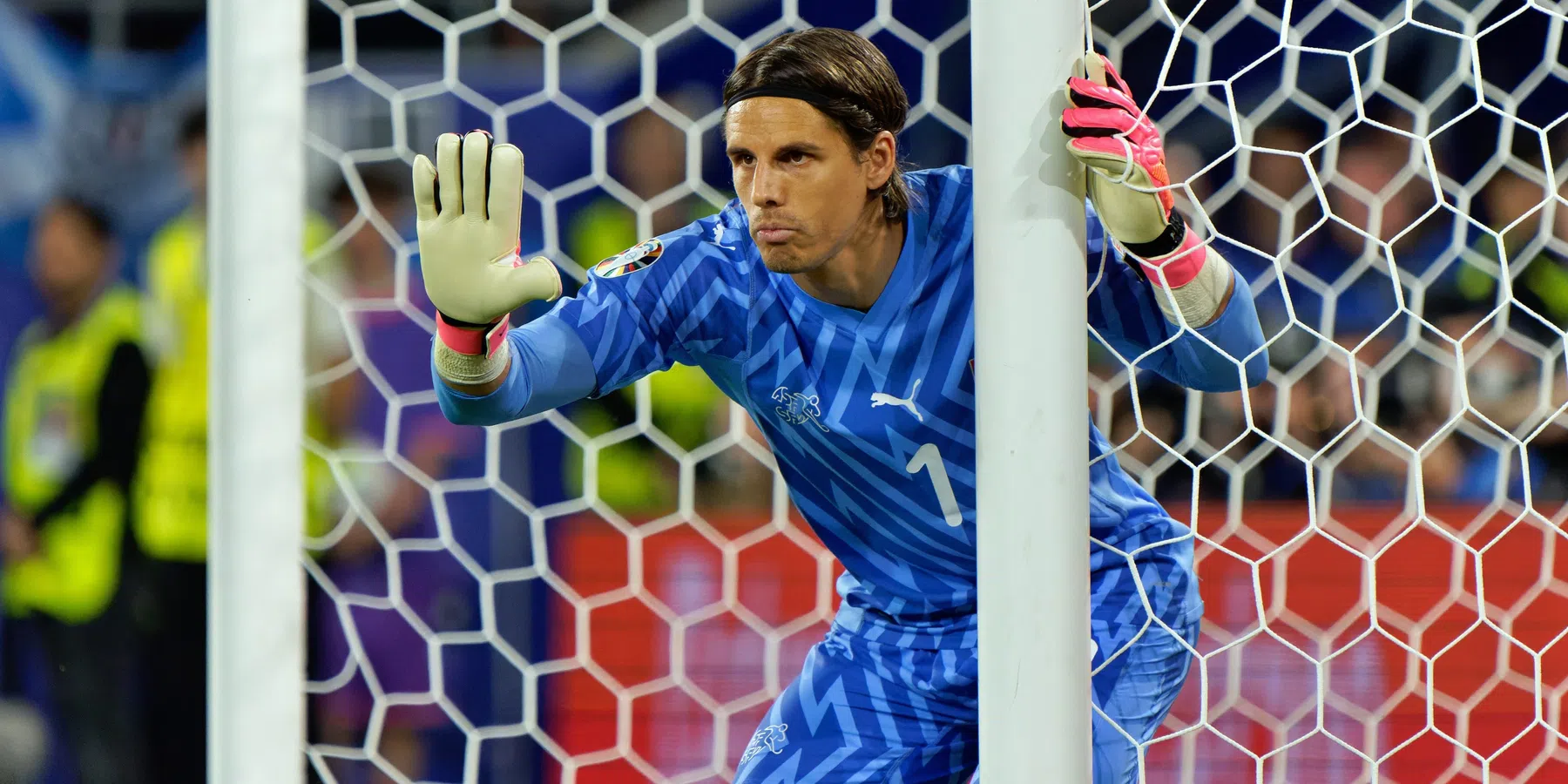 Yann Sommer gebruikt een opvallende high-tech zonnebril