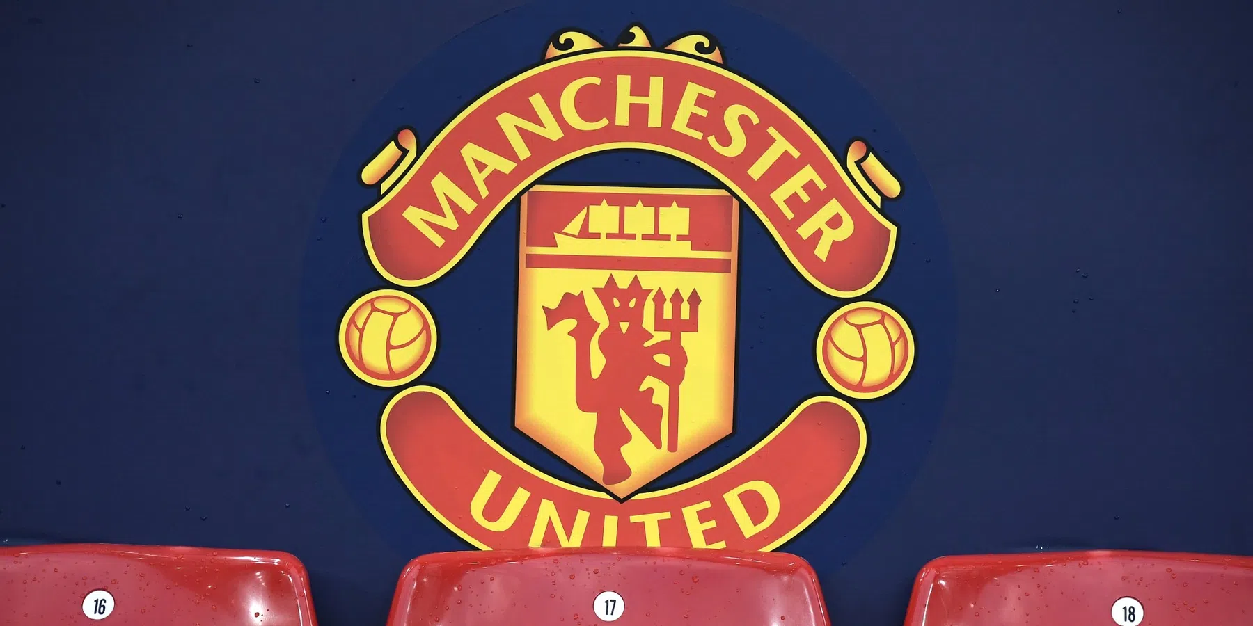 Daar is de bevestiging: Manchester United presenteert Van Nistelrooij en Hake
