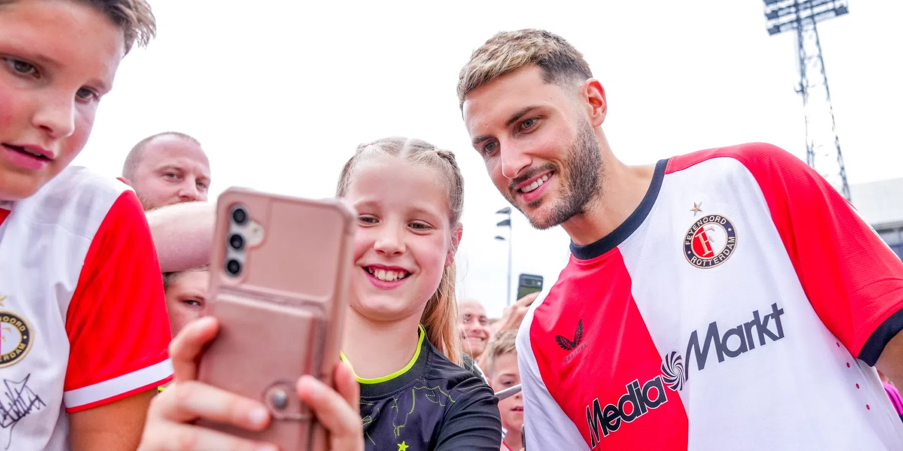 Feyenoord-spits Gimenez is genomineerd op CONCACAF-speler van het jaar te worden