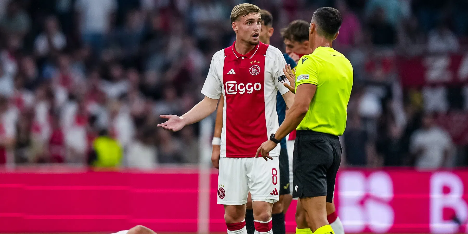 Dit is hoe de fans van Ajax reageren op de eerste helft tegen Vojvodina