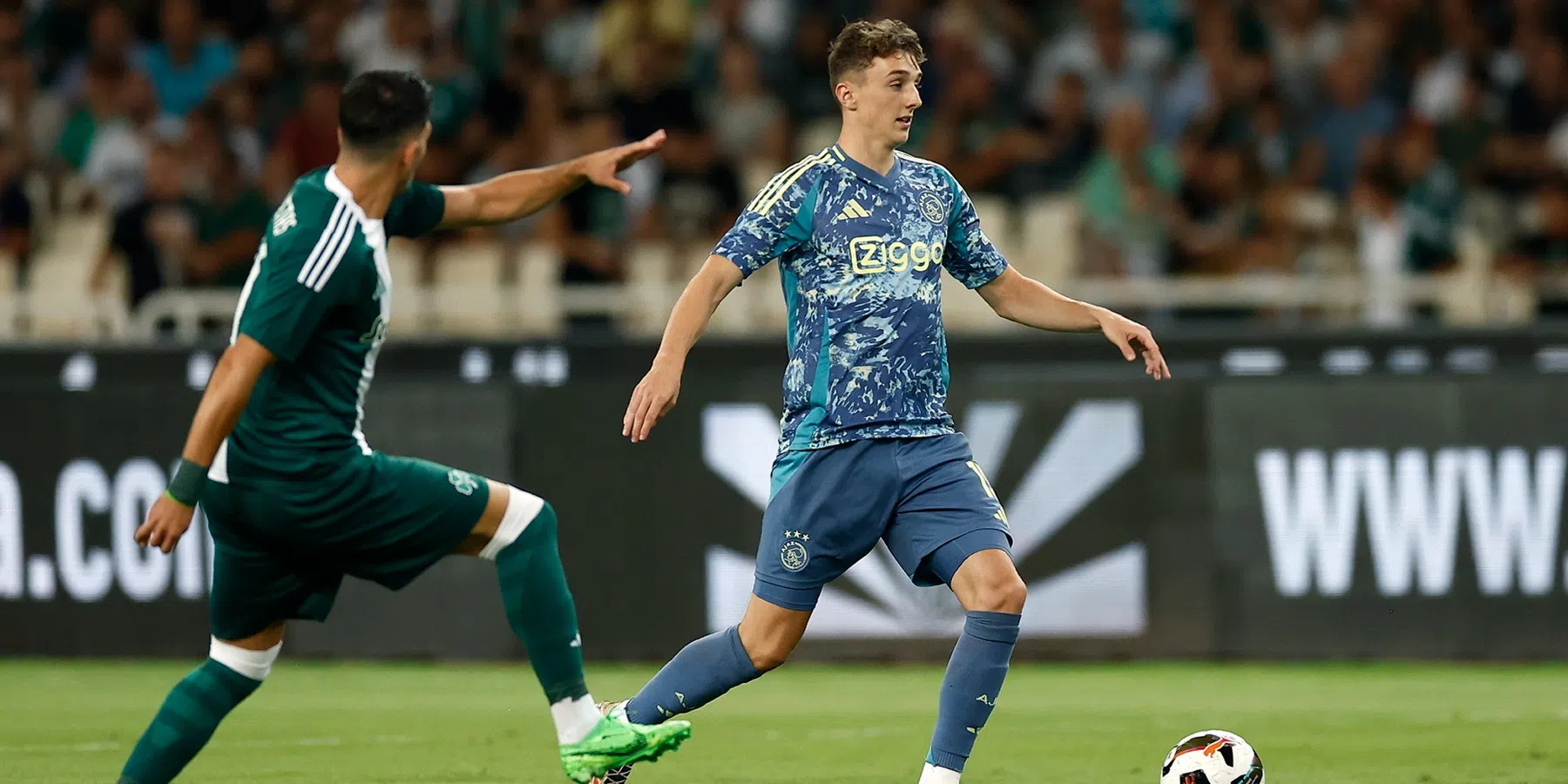 Verrassende basiskracht bij Ajax maakt een goede indruk op De Boer