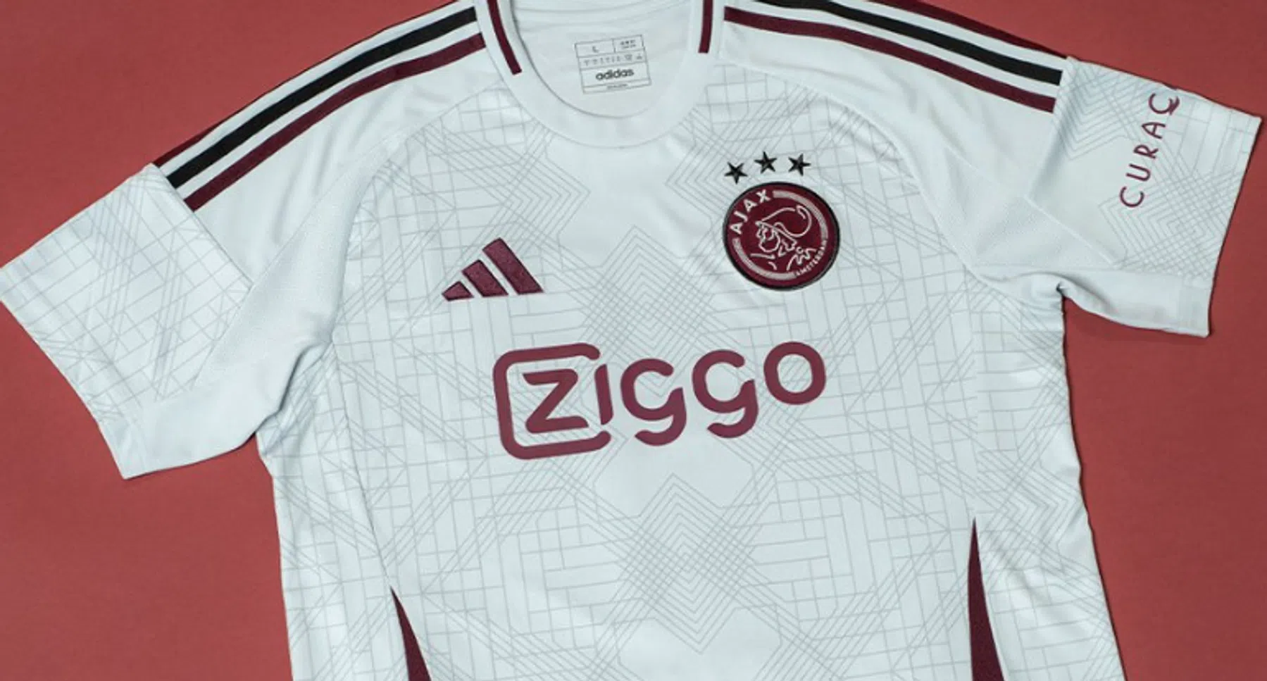 Ajax presenteert nieuwe derde shirt voor het seizoen 2024/2025