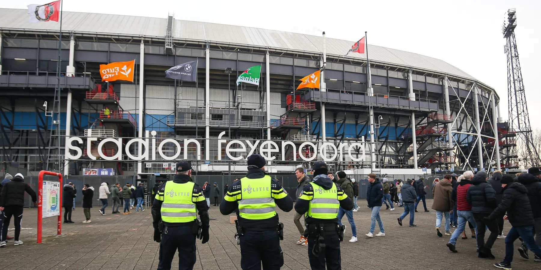 Politie voert druk op: ook Champions League-wedstrijden mogelijk de dupe