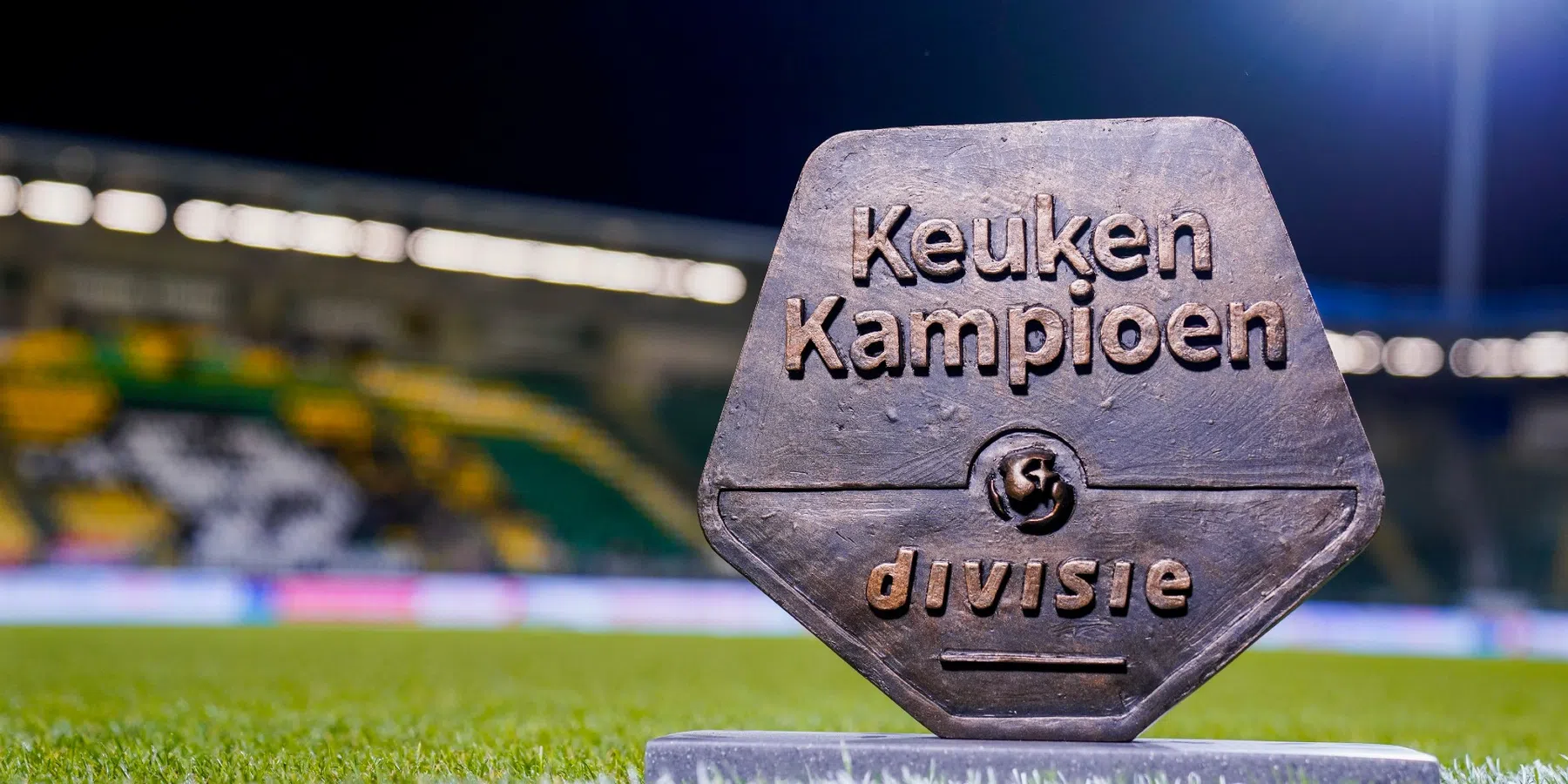 Hoe werken de periodetitels en play-offs in de Keuken Kampioen Divisie?