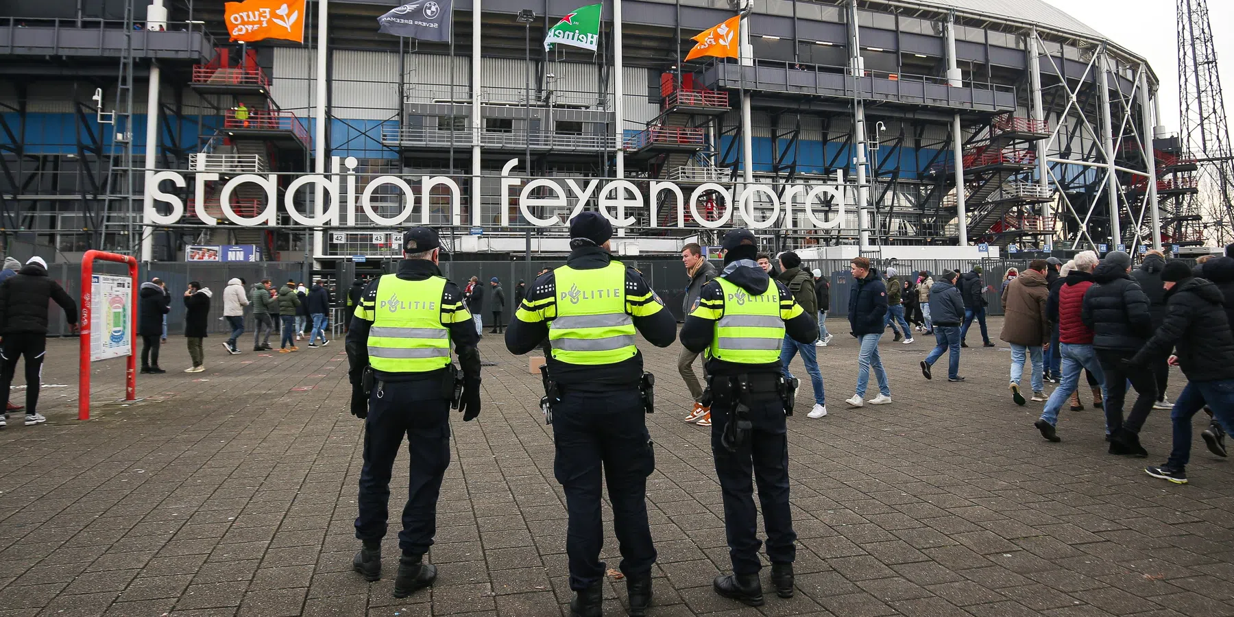 Ajax en FC Utrecht wilden duel zonder politie laten doorgaan