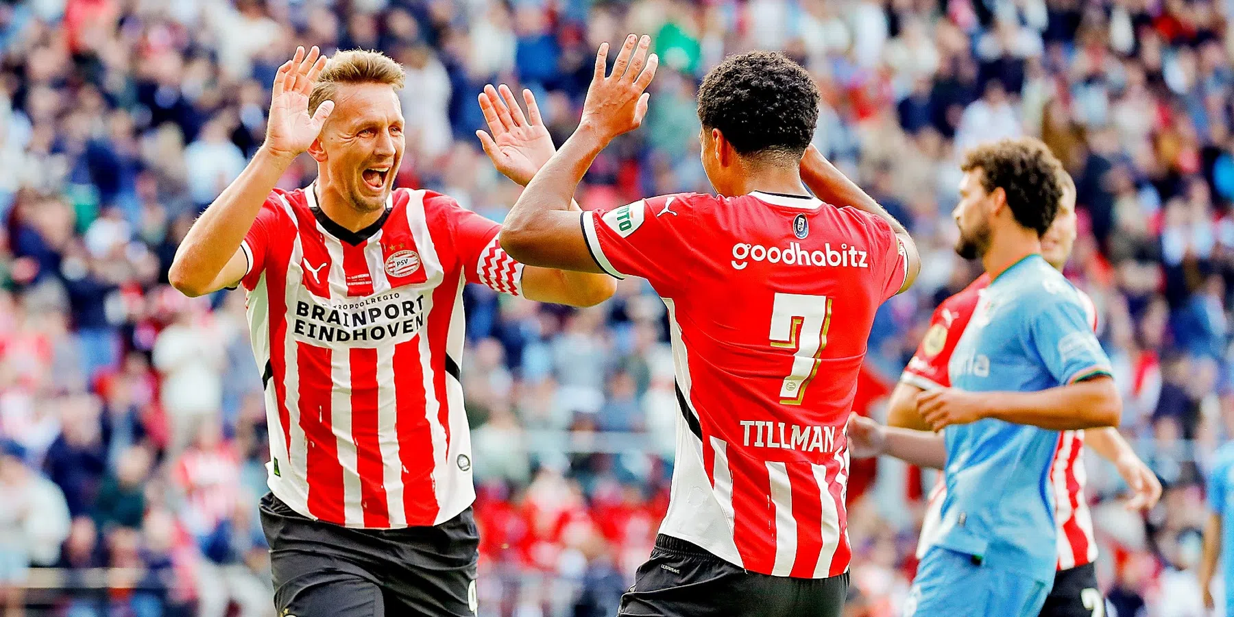 'PSV freewheelend op weg naar Turijn, druk op Feyenoord en zwalkende Priske neemt 