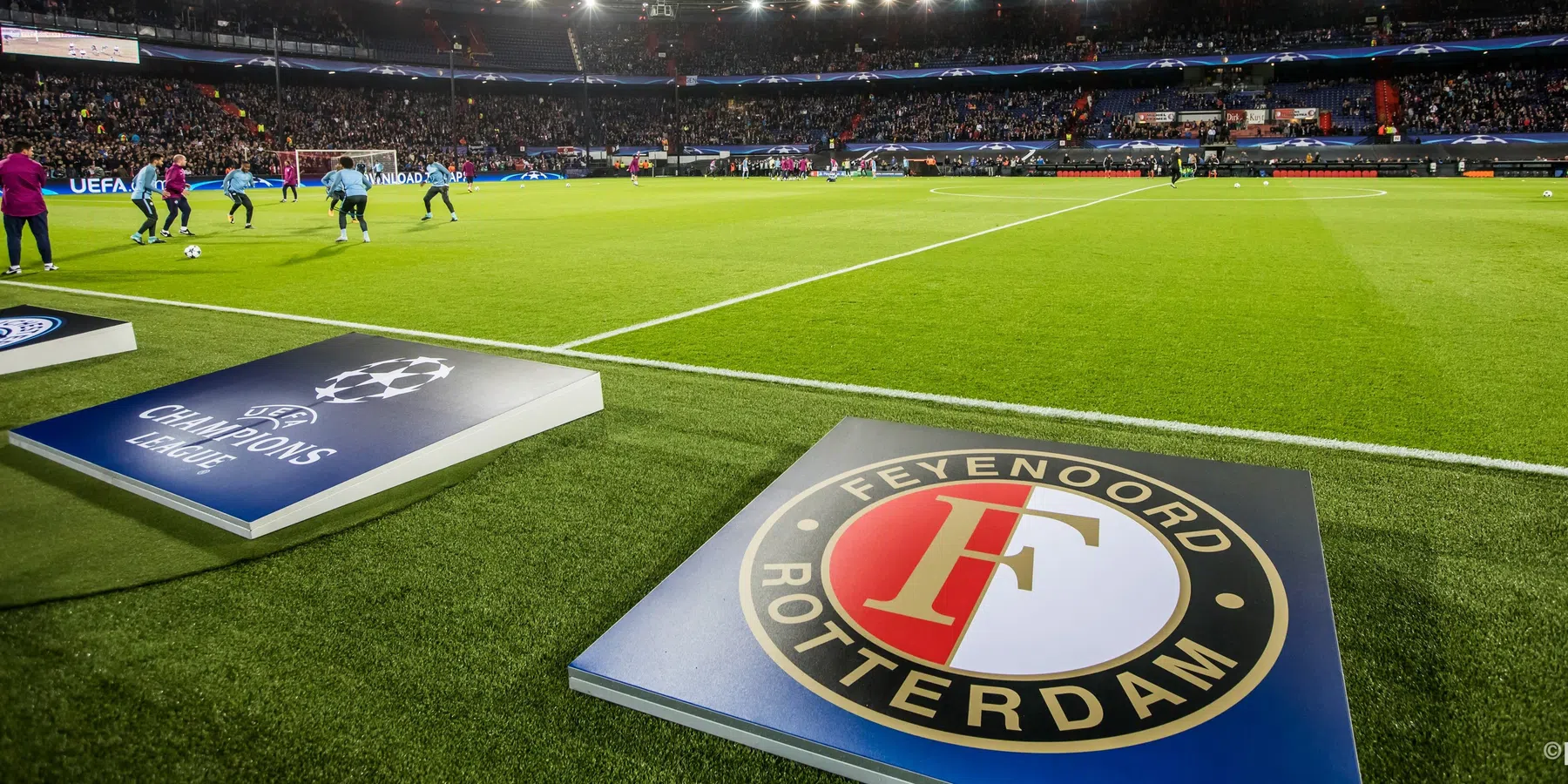 Dit is de scheidsrechter tijdens het duel tussen Feyenoord en Bayer Leverkusen