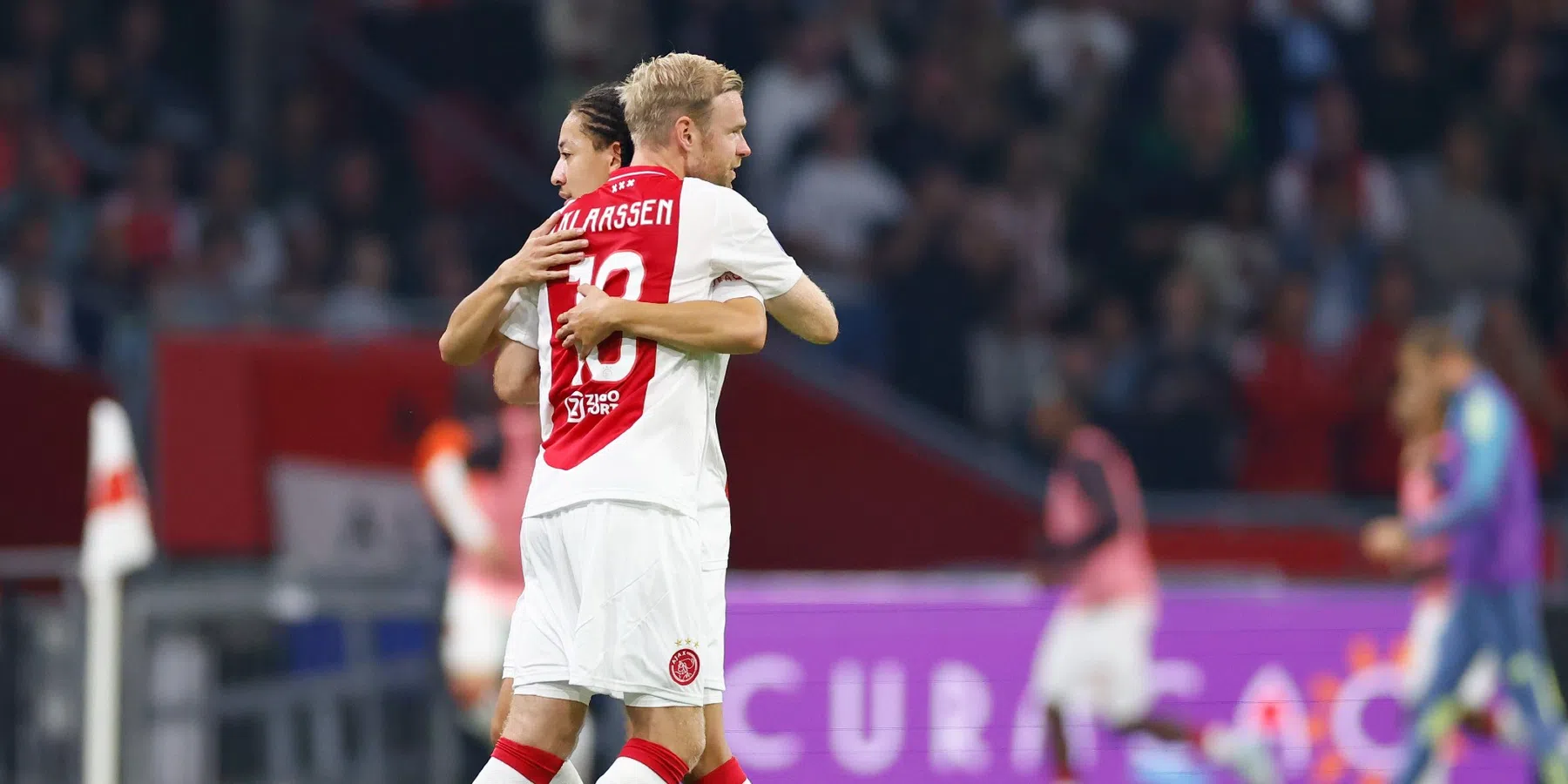 Ajax rekent simpel af met Fortuna, eerste minuten voor Klaassen en Weghorst