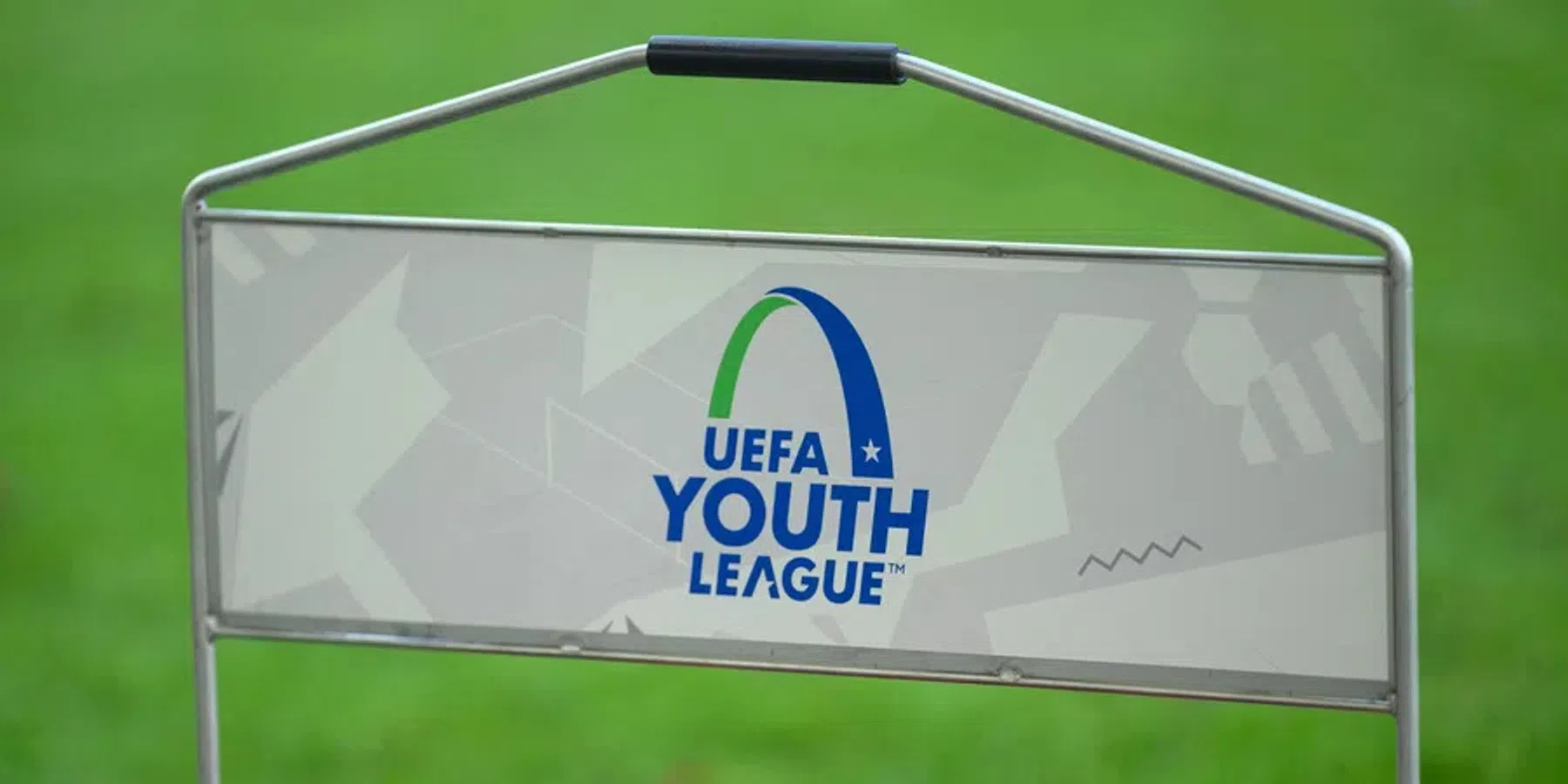 Wat is de stand in de UEFA Youth League en waar staan PSV en Feyenoord?