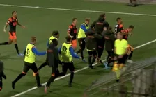 Keepertje, keepertje...: Helmond-goalie bezorgt Volendam de winst in blessuretijd 