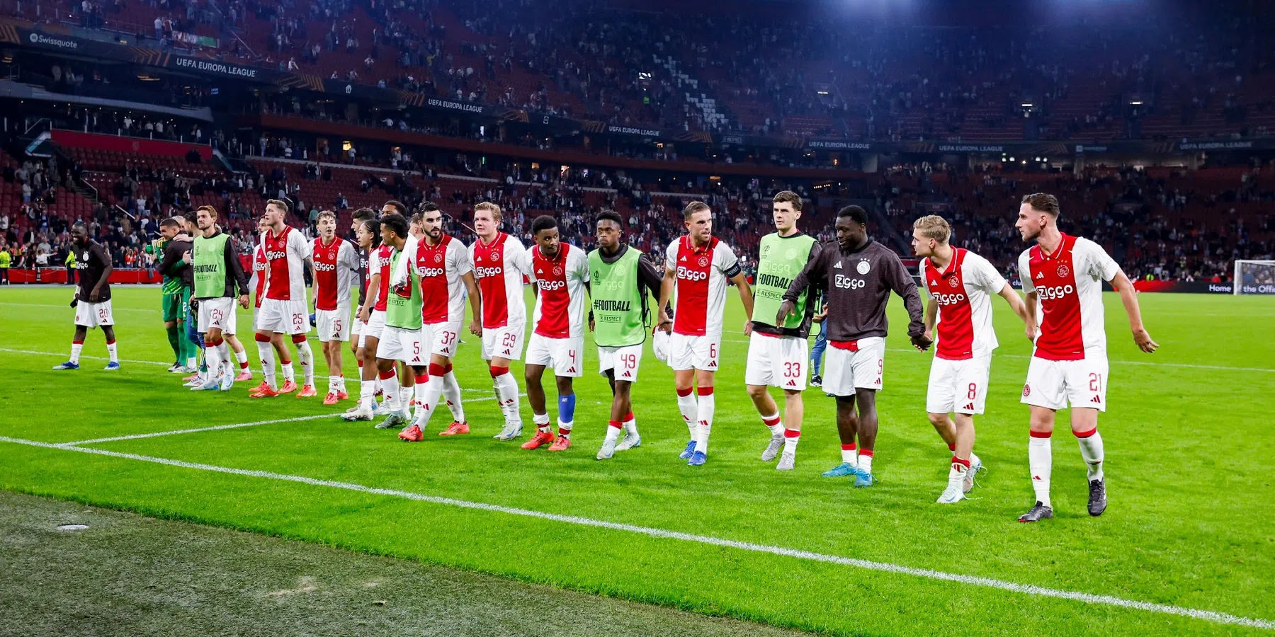 Nederlandse kranten zien 'ijzersterk' Ajax: 'Wervelend, zorgvuldig en vol bravoure