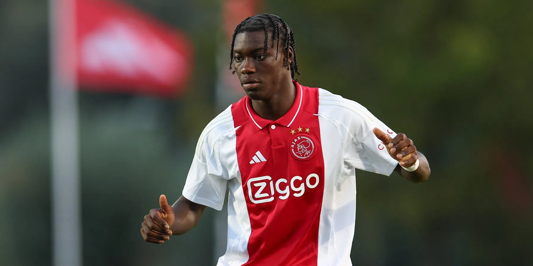 Wie is Don-Angelo Konadu, de debutant in de Ajax-selectie tegen Slavia Praag?