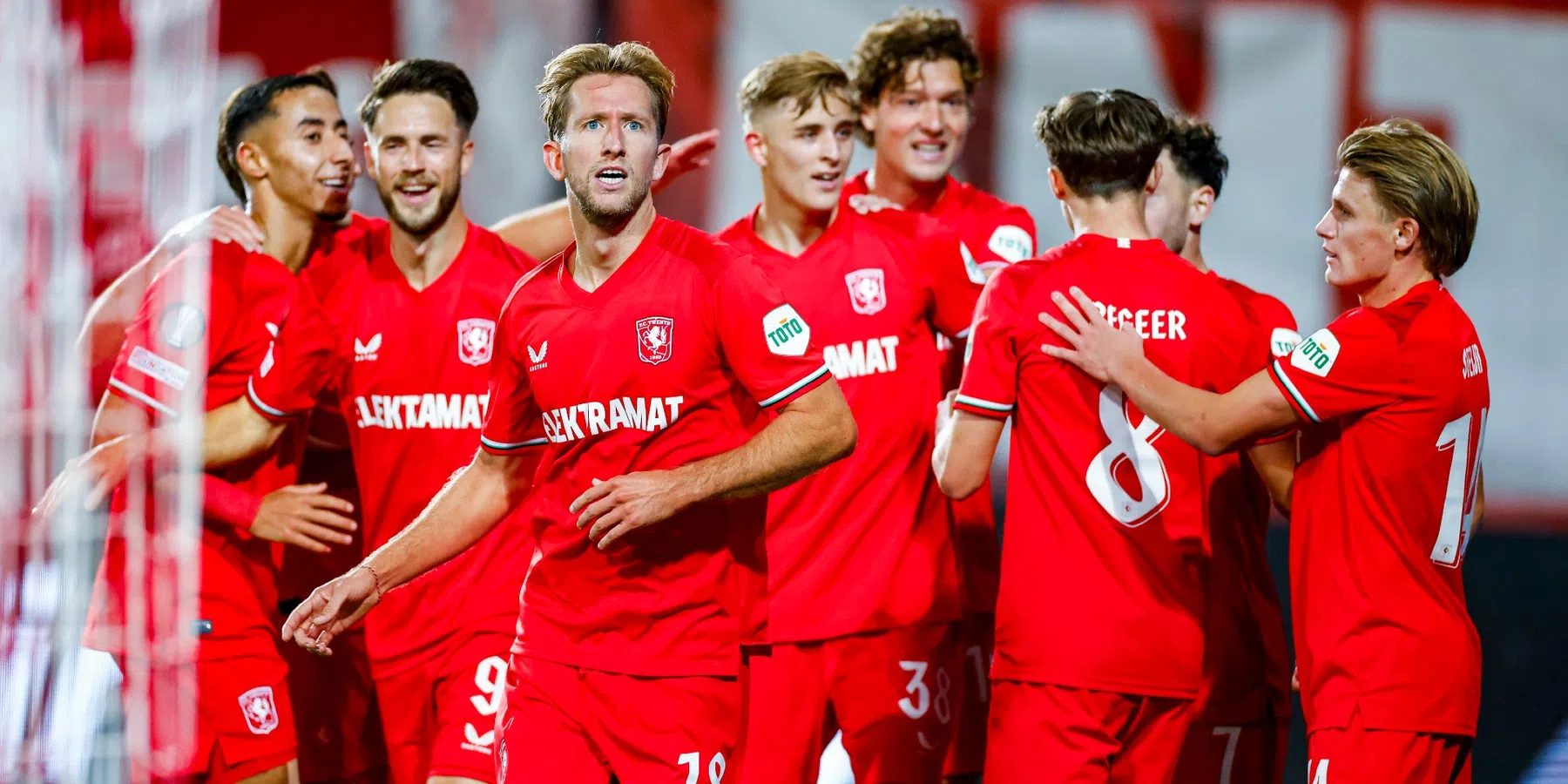 Waar en hoe laat wordt FC Twente - Lazio in de UEFA Europa League uitgezonden?