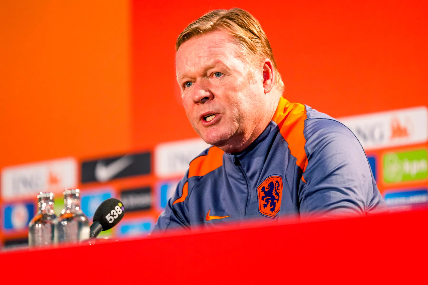 Waar en hoe laat is de persconferentie van Ronald Koeman te zien?