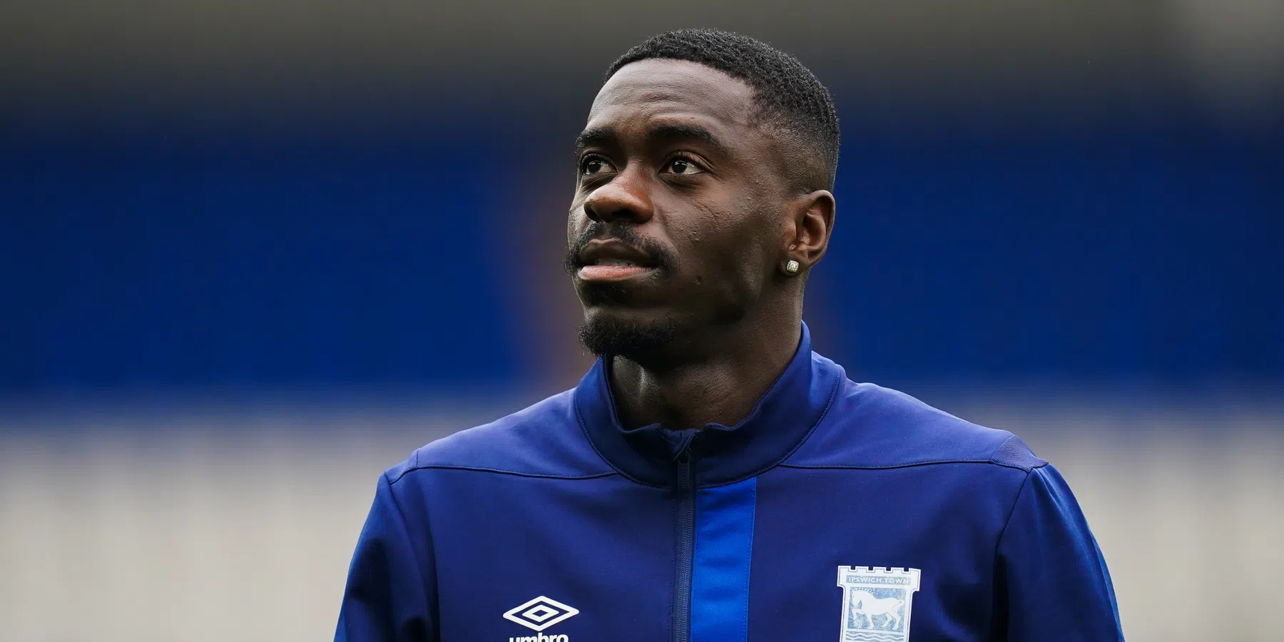 Axel Tuanzebe van Ipswich Town raakt geblesseerd na ongeluk tijdens afwas