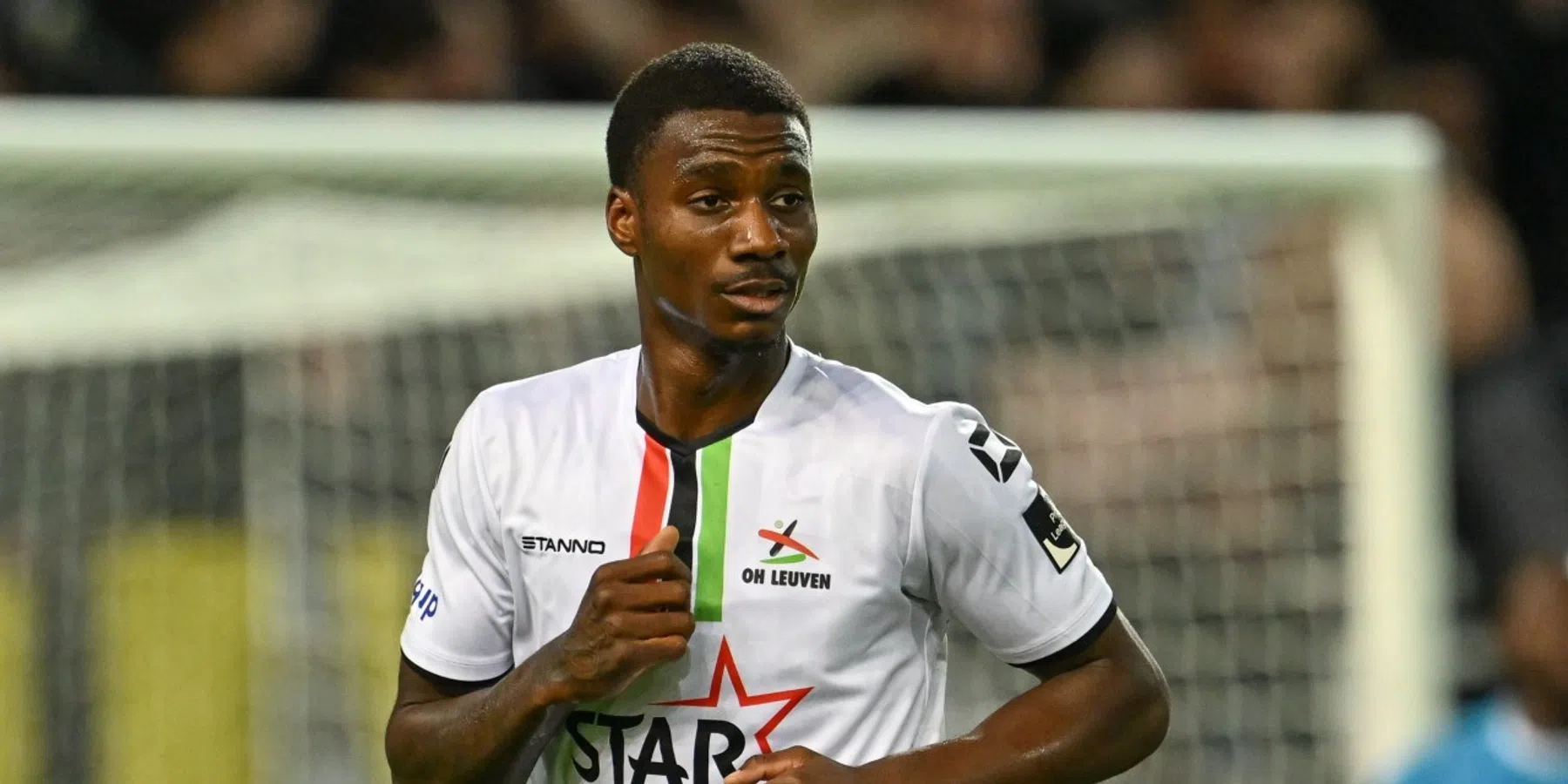 Wie is Ezechiel Banzuzi, de boomlange middenvelder van Jong Oranje?