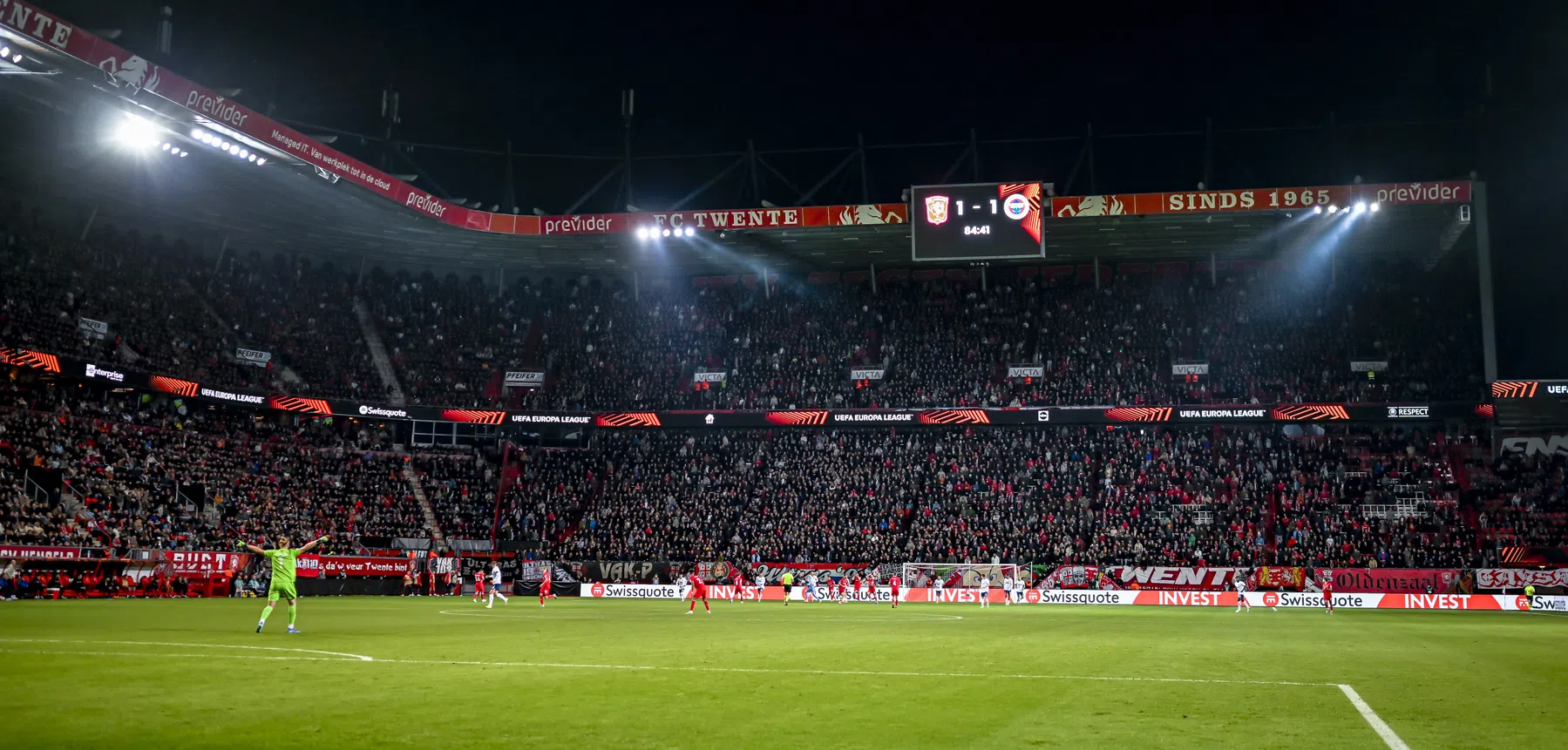 In welk stadion spelen de FC Twente vrouwen tegen Chelsea in de Champions League?