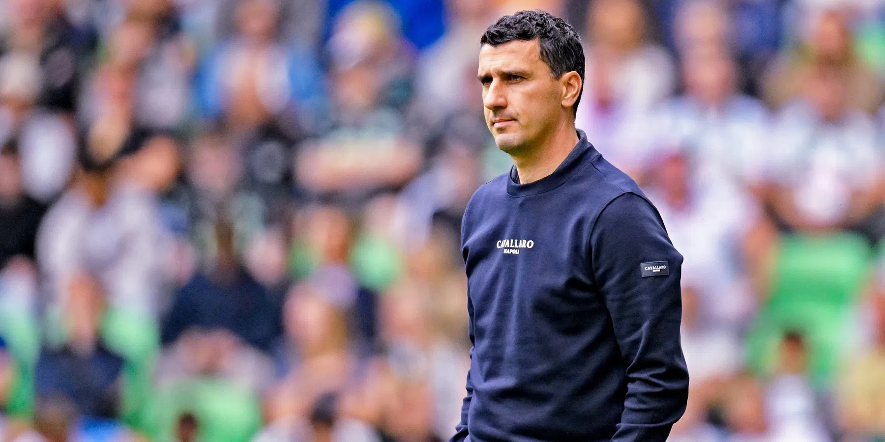 Martens ergert zich aan Guus Til na gegeven rode kaart tegen PSV