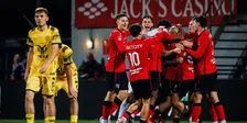 Ongekend: ook Helmond-spits Daneels scoort vanaf eigen helft