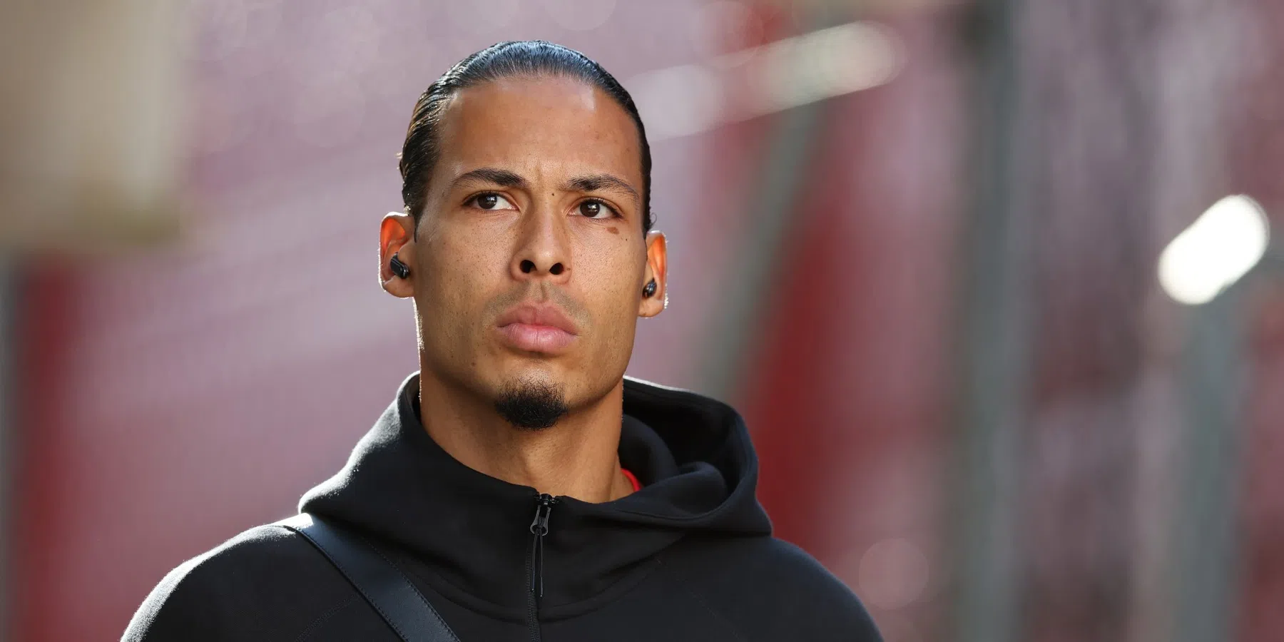 Virgil van Dijk is in gesprek met Liverpool over het verlengen van zijn contract