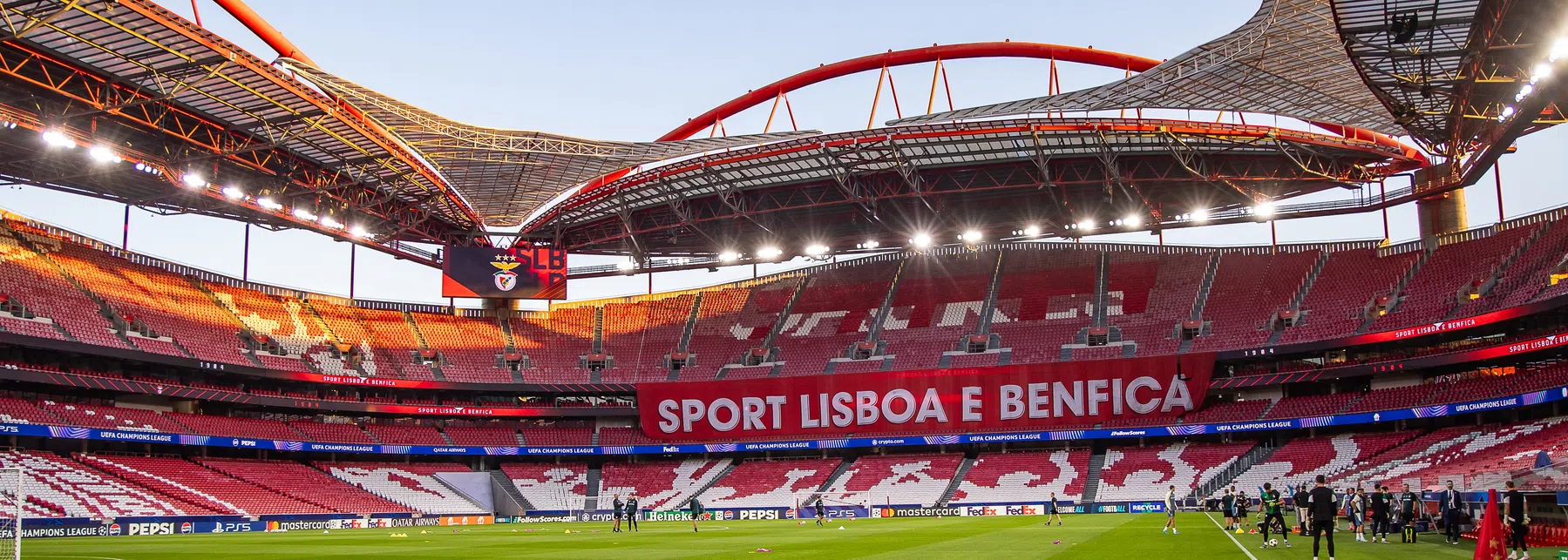 Hoeveel supporters kunnen er in het stadion van Benfica?