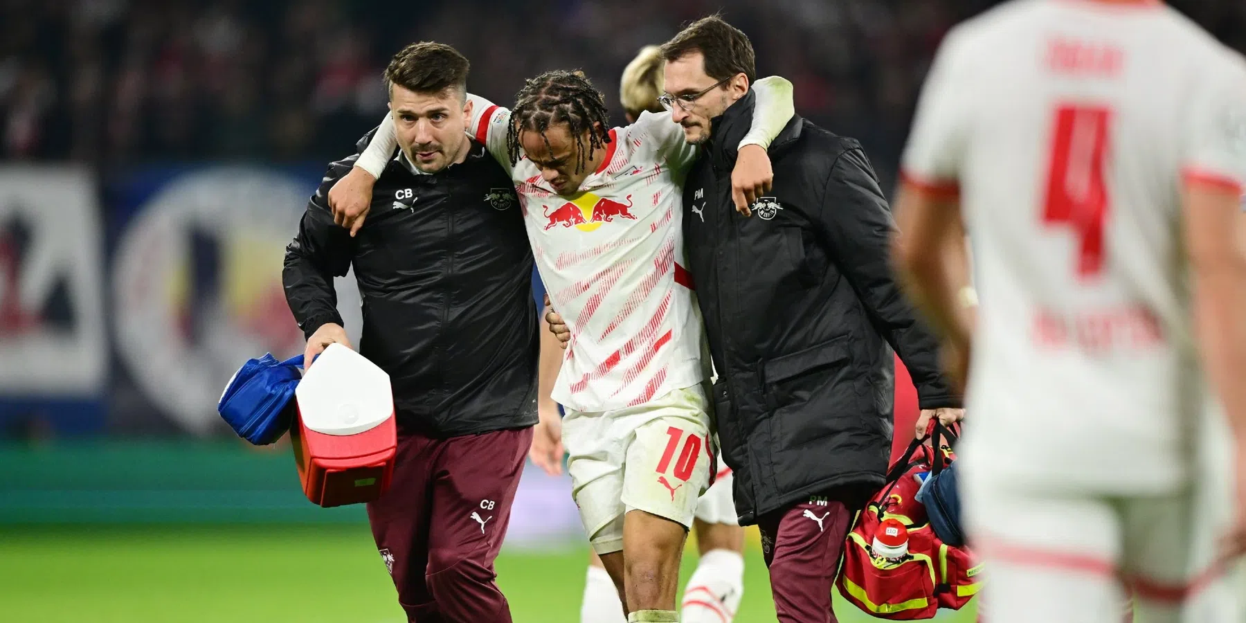 Zorgen bij Leipzig en Oranje: Xavi Simons loopt blessure op in CL-duel